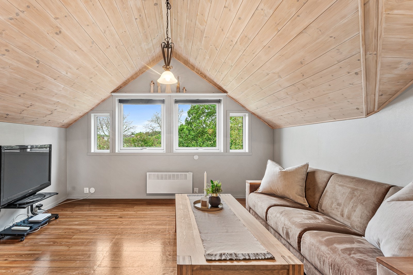 I loftsetasjen finner man en lys og trivelig loftstue. Galleribilde