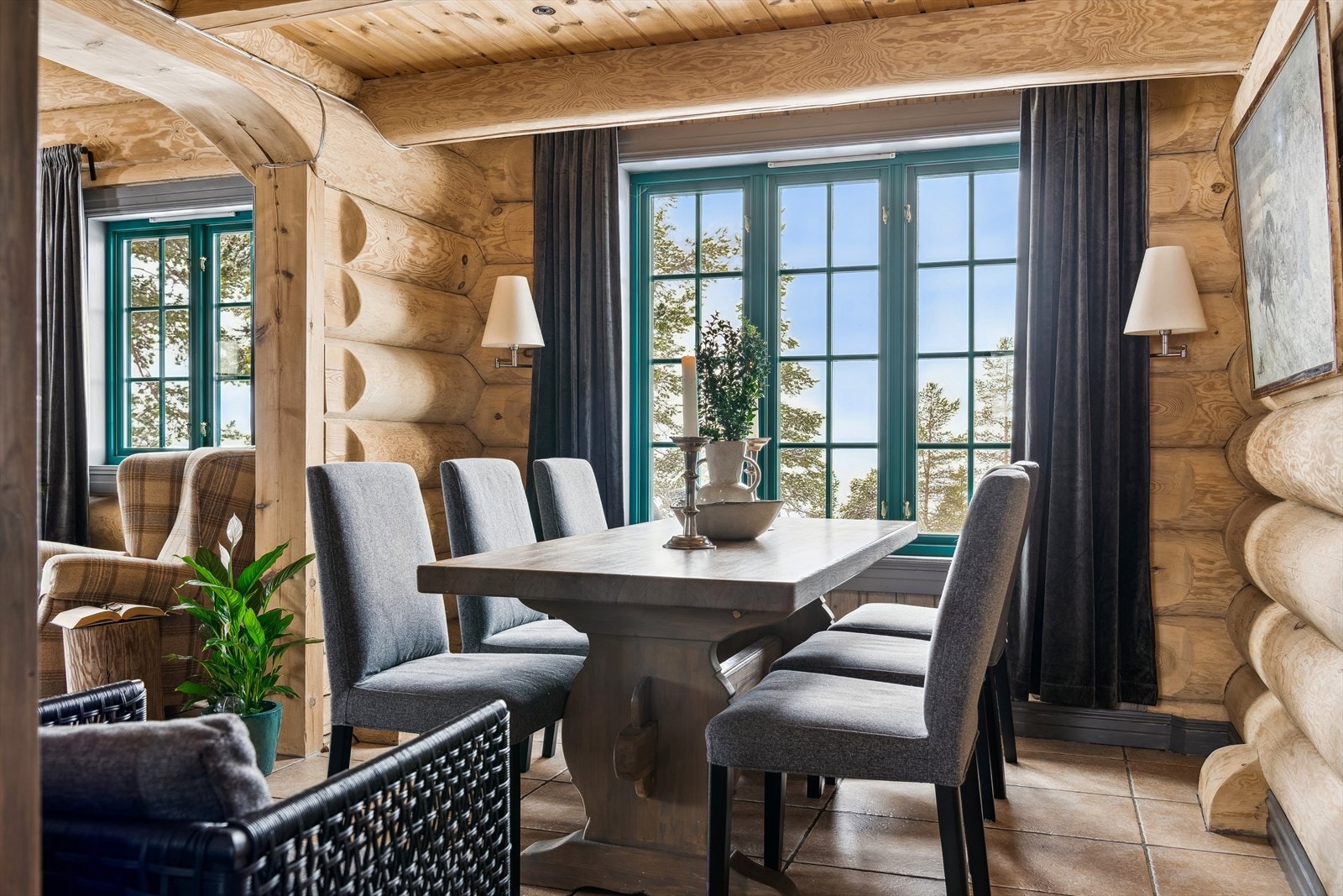 Spisestue med nydelig utsikt. Galleribilde