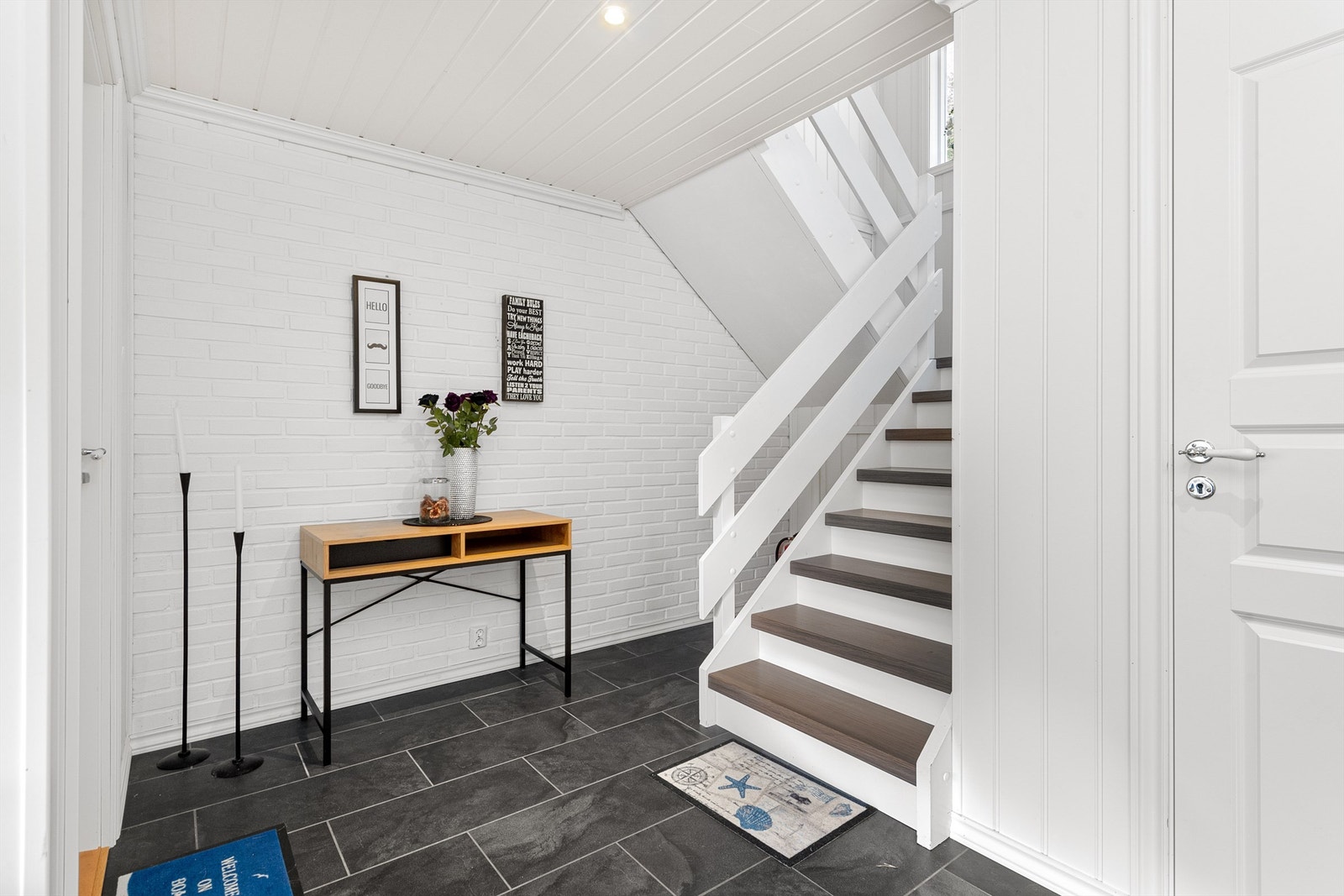 Trapp til 1. etasje Galleribilde