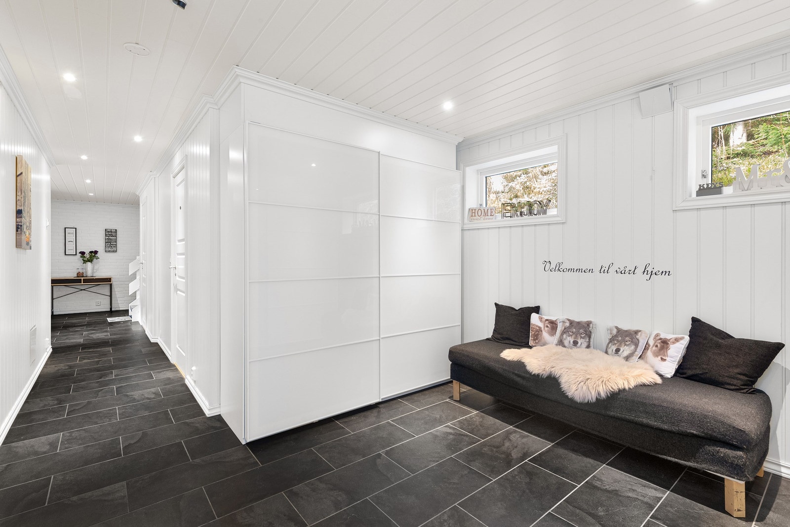 Hall/entré i underetasje, velkommen inn! Galleribilde