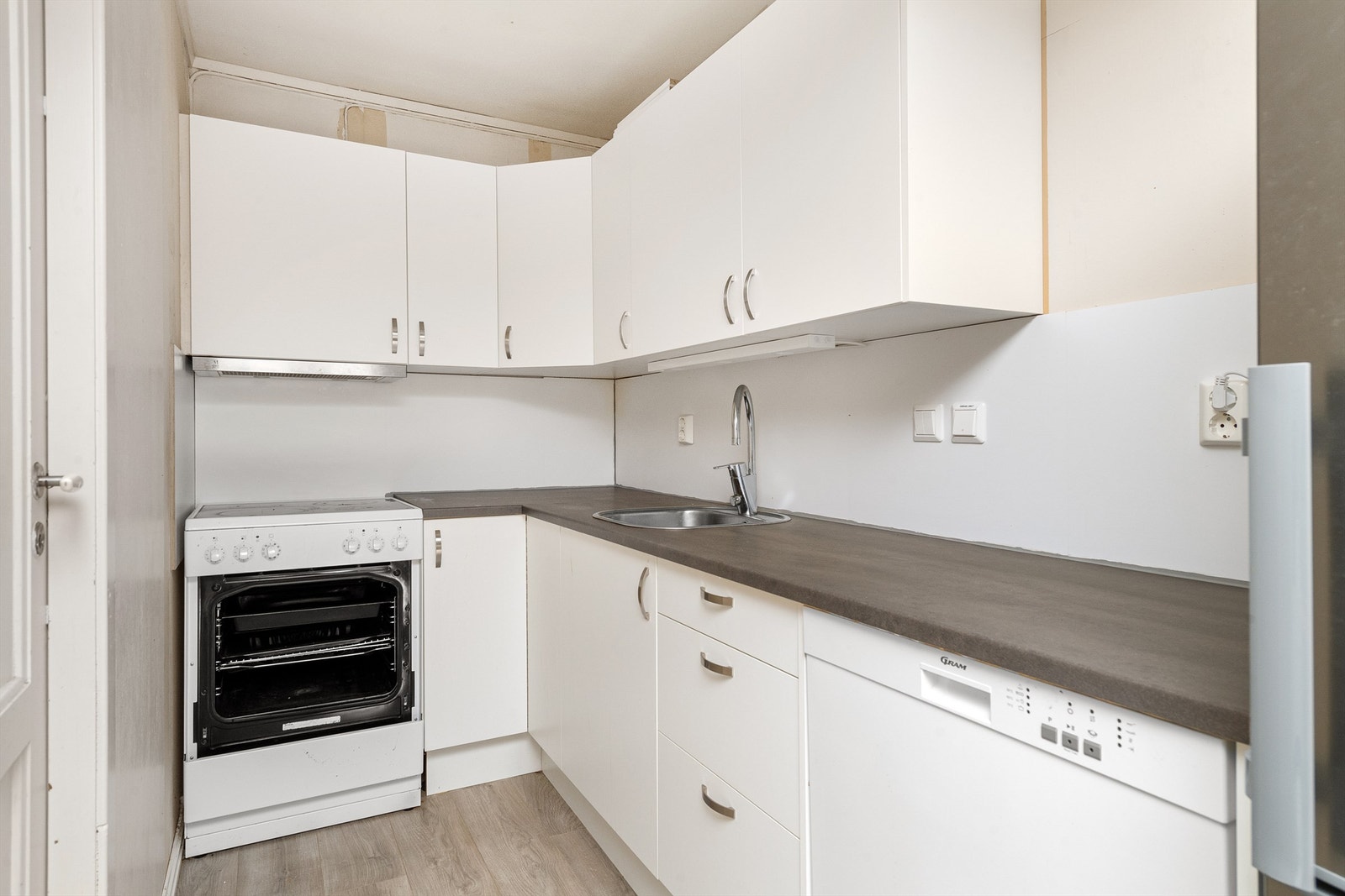 Kjøkken i sokkelleilighet Galleribilde