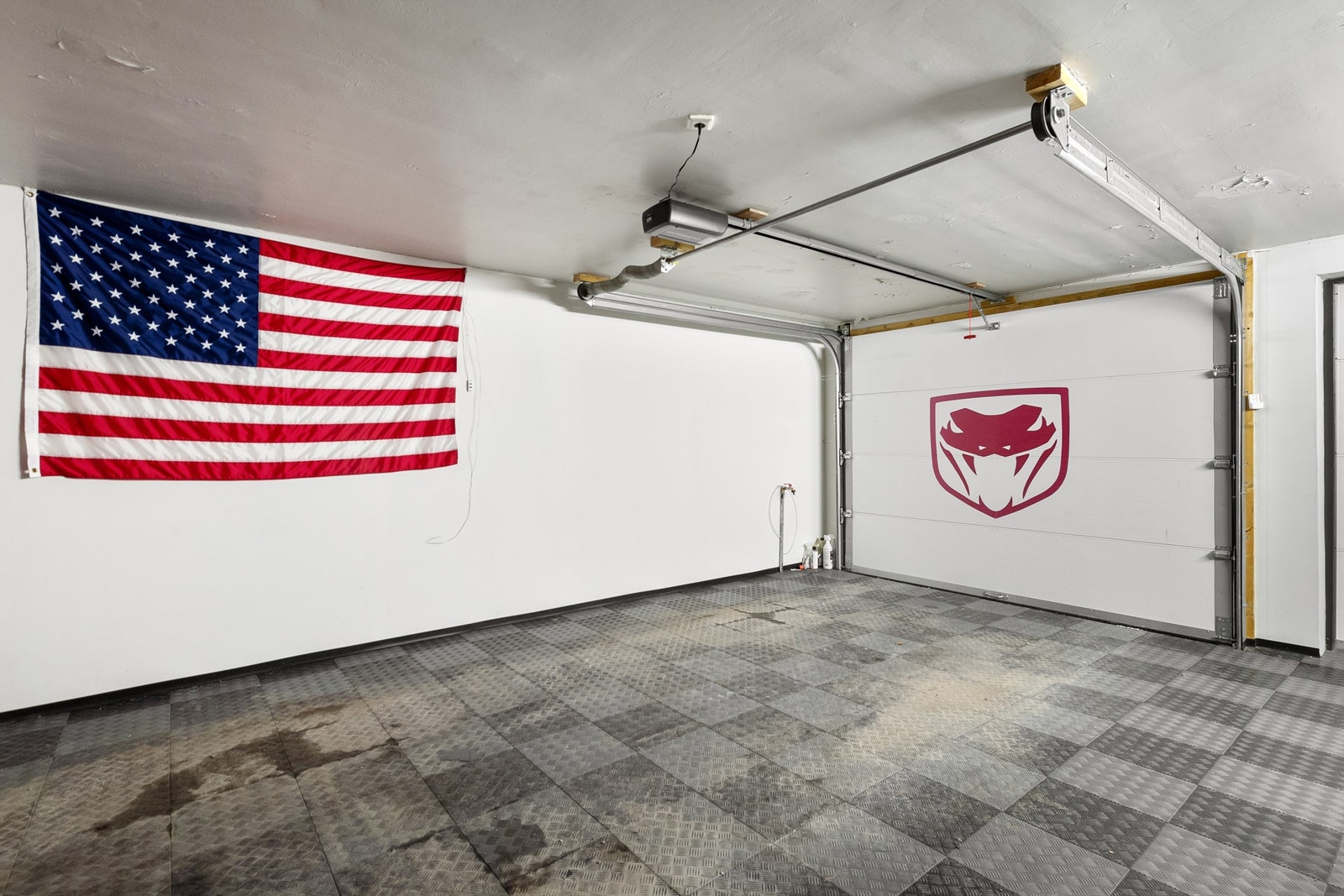 Garasjerom i integrert garasje Galleribilde