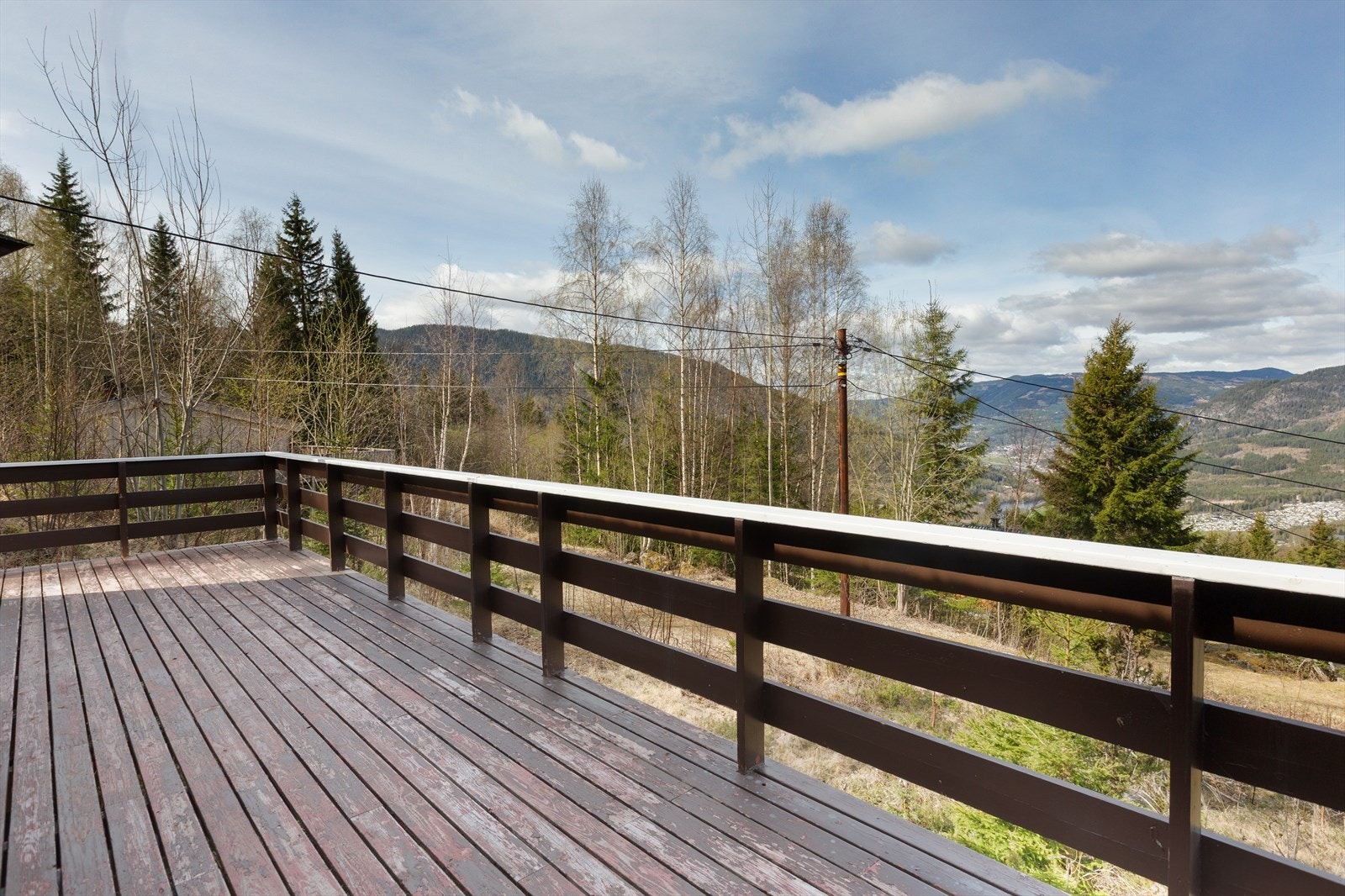 Veranda på ca. 22 kvm hvor man kan nyte lange, solrike dager og den fine utsikten utover Gol. Galleribilde