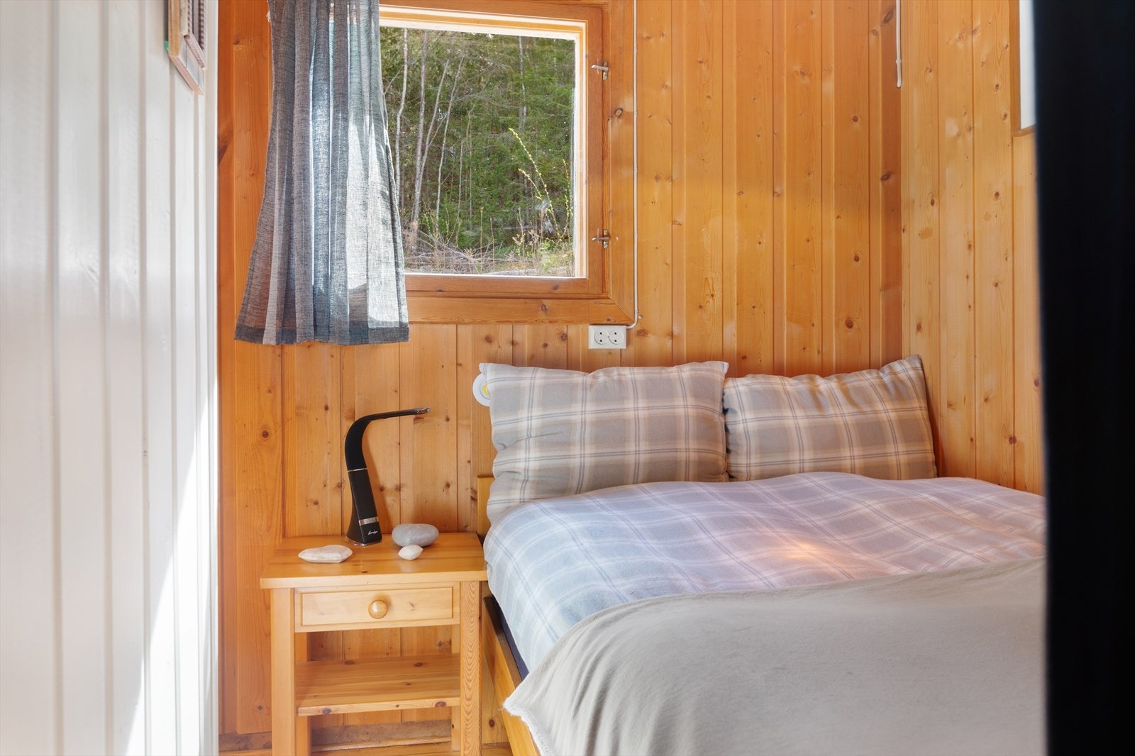 Soverom nr. 2 ligger med inngang fra stuen. Galleribilde