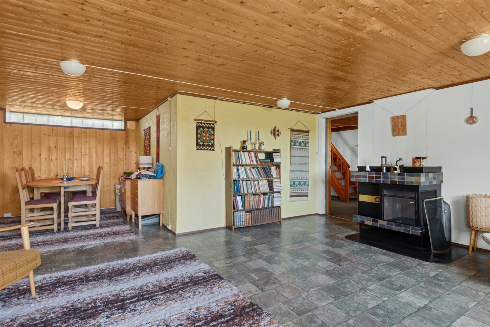 I tillegg til hovedstuen er det også en stue i underetasjen. Galleribilde