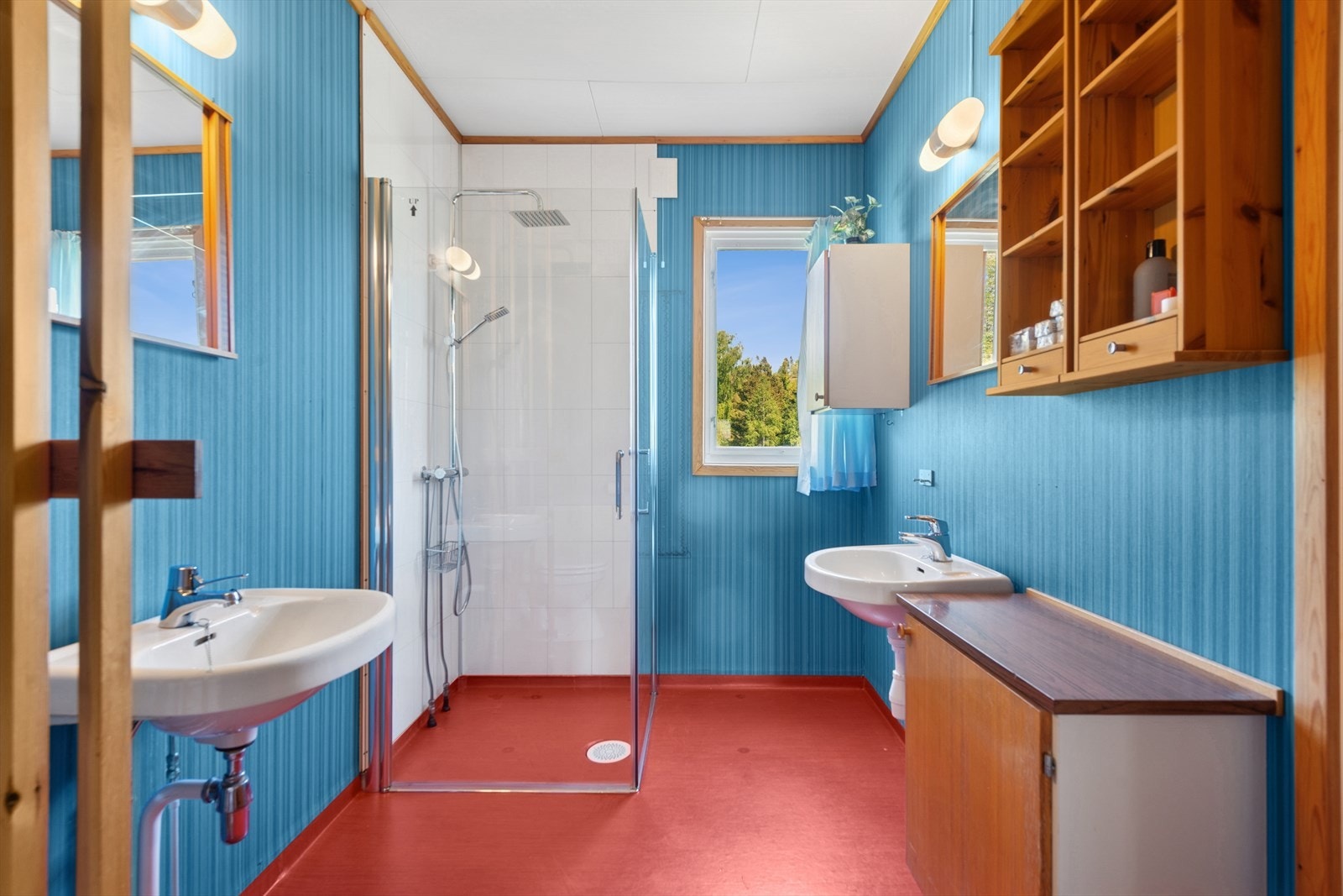 Det gjøres oppmerksom på at alle våtrommene må oppgraderes for å tåle dagens bruk. Galleribilde