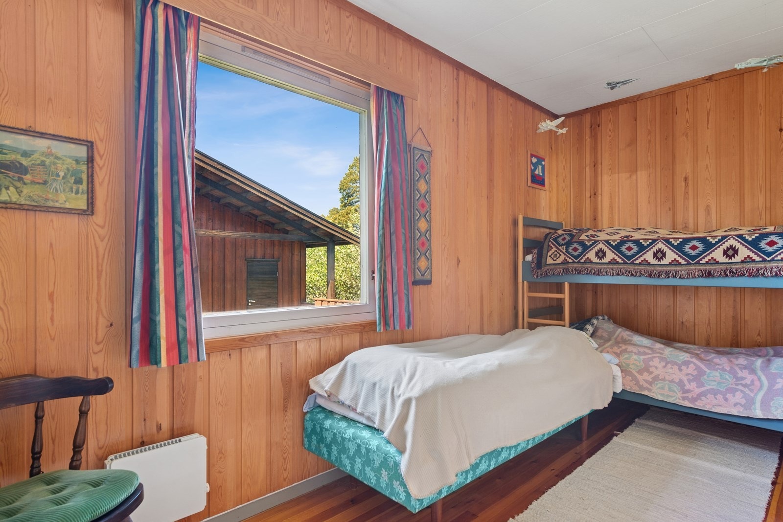 Alle soverommene er av god størrelse med plass til senger og tilhørende møbler. Galleribilde