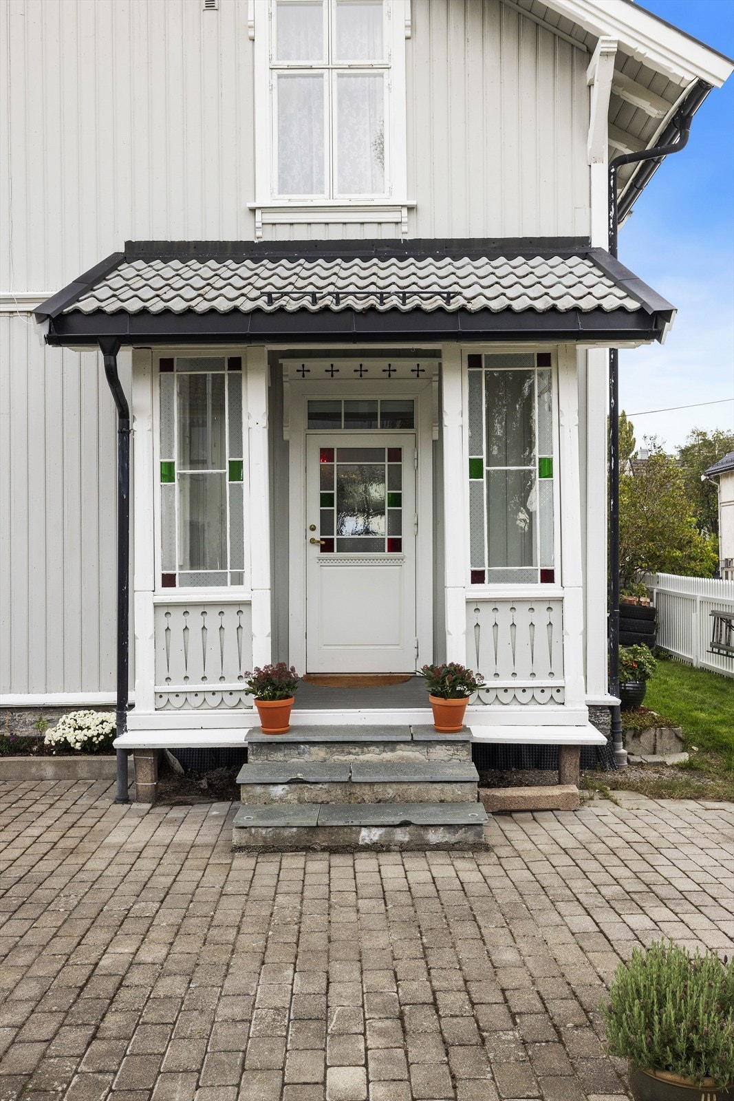 Koselig overbygget veranda ved stuen Galleribilde