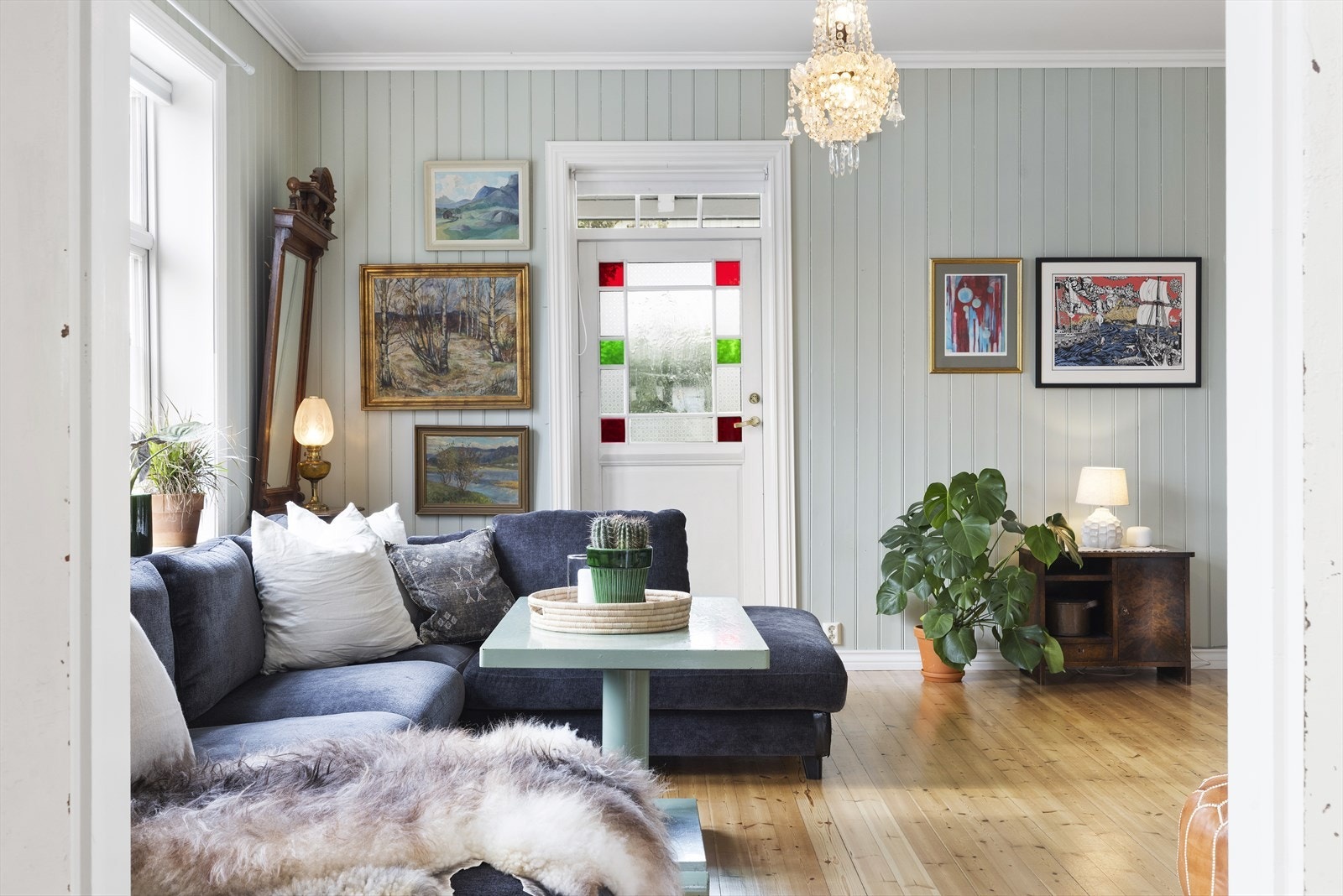 Det er god plass til sofagruppe i denne fine stuen Galleribilde