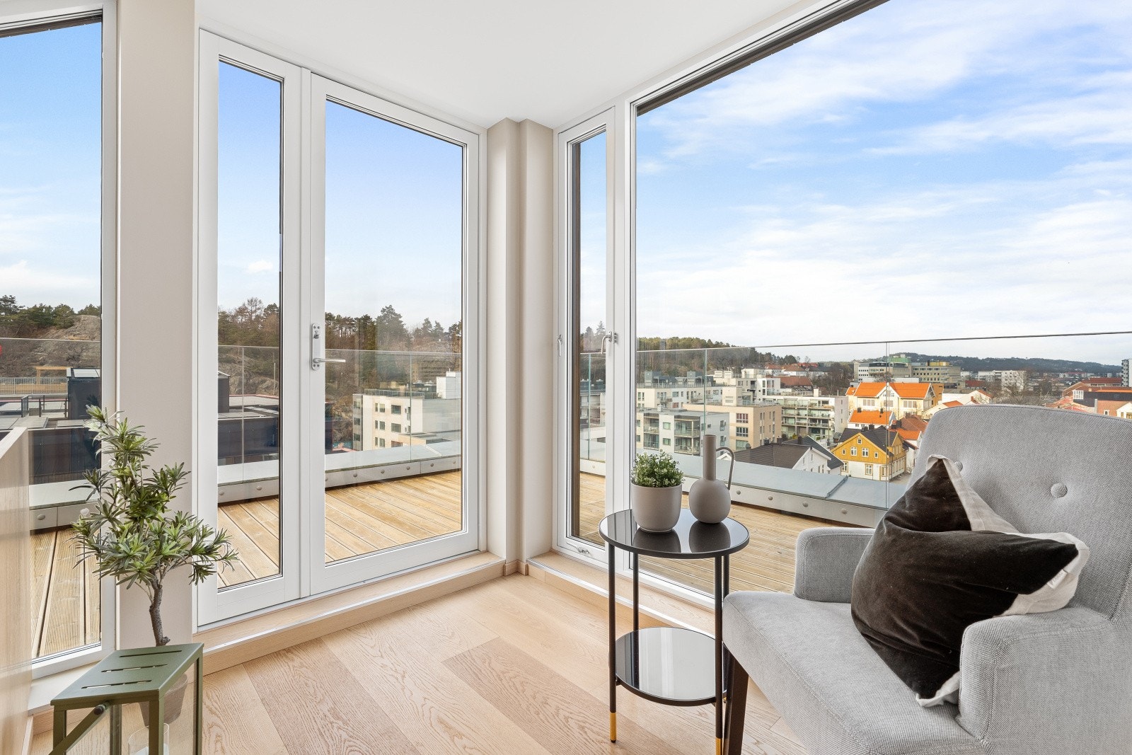 Atrie i 7. etasje, egnet til kontor eller hygge - utgang til takhagen Galleribilde