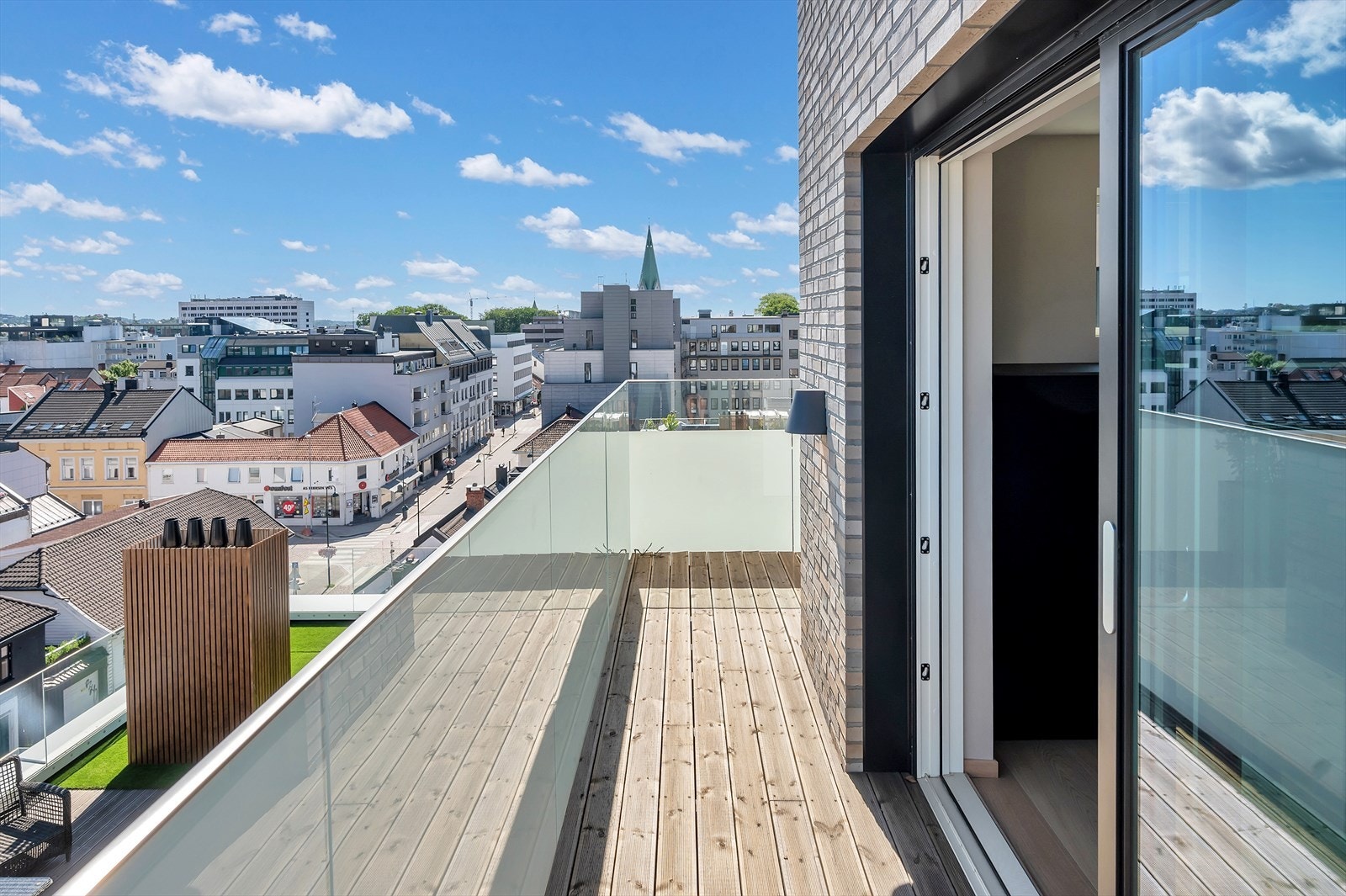 Fra stuen er det også utgang til en mindre balkong Galleribilde