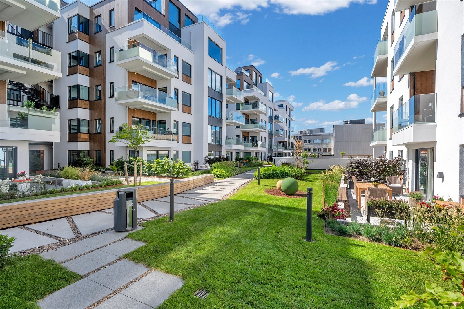 Felleshagen er beliggende i byggets 2.etg Galleribilde