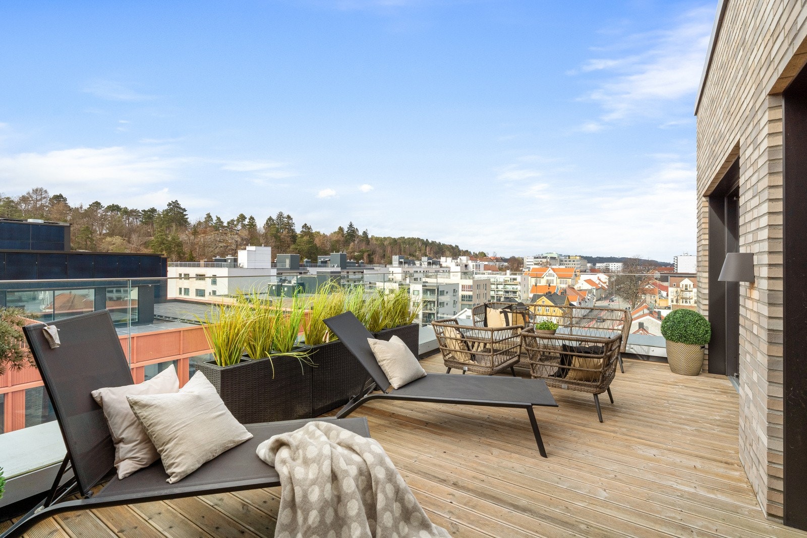 Leiligheten har hele 3 terrasser Galleribilde