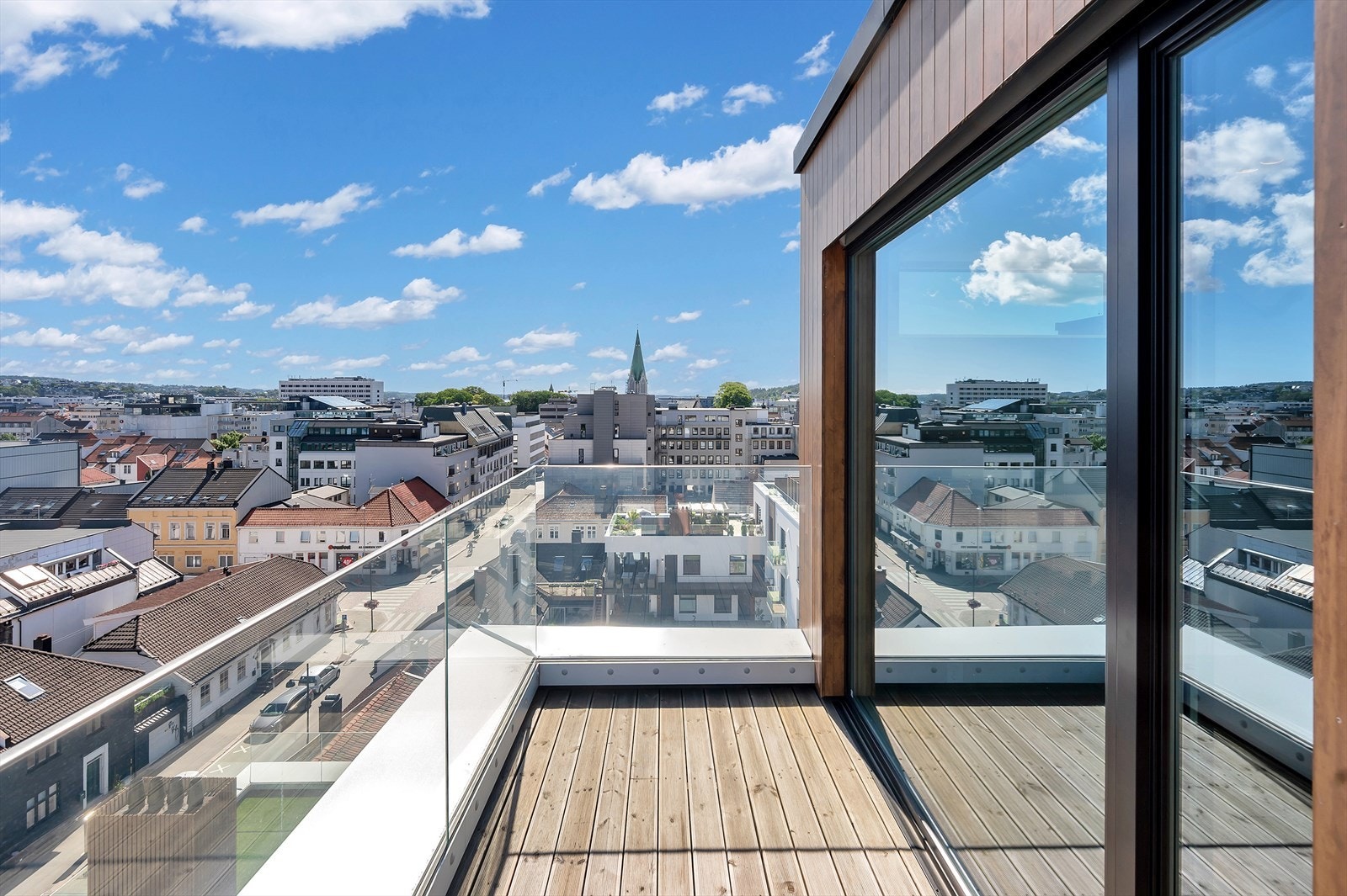 Takterrassen er privat og gir fantastiske muligheter til å nyte sommeren Galleribilde