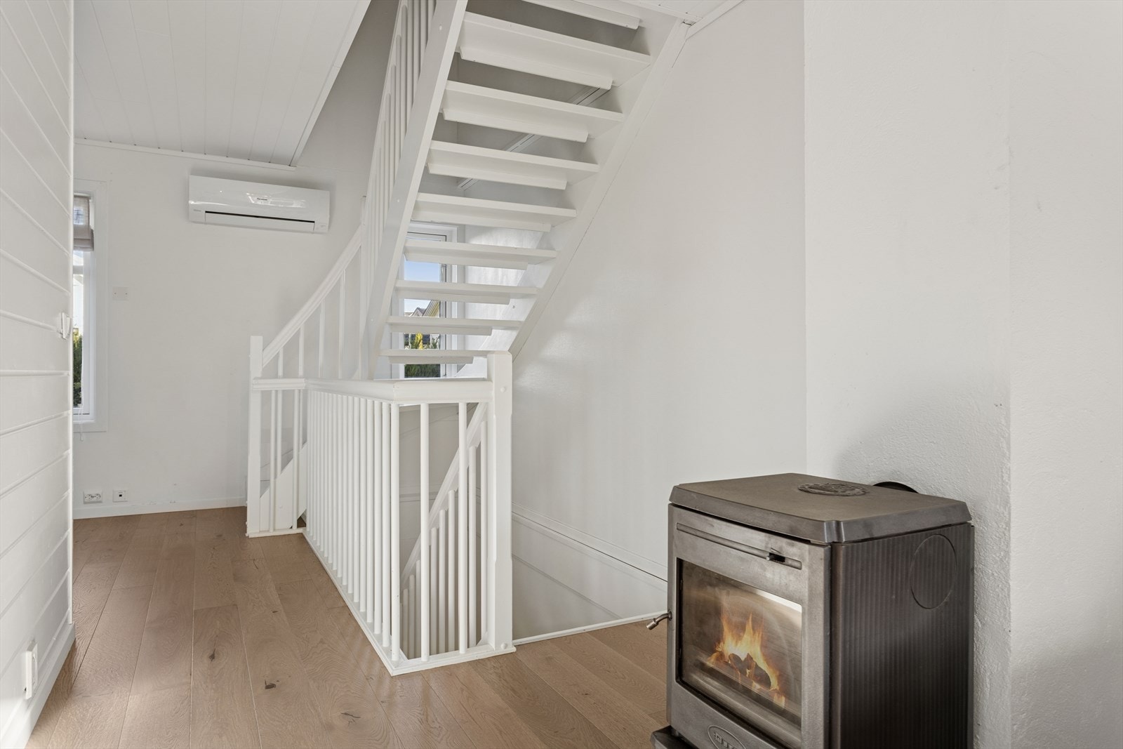 Elektrisk oppvarming. Vedovn og varmepumpe Galleribilde