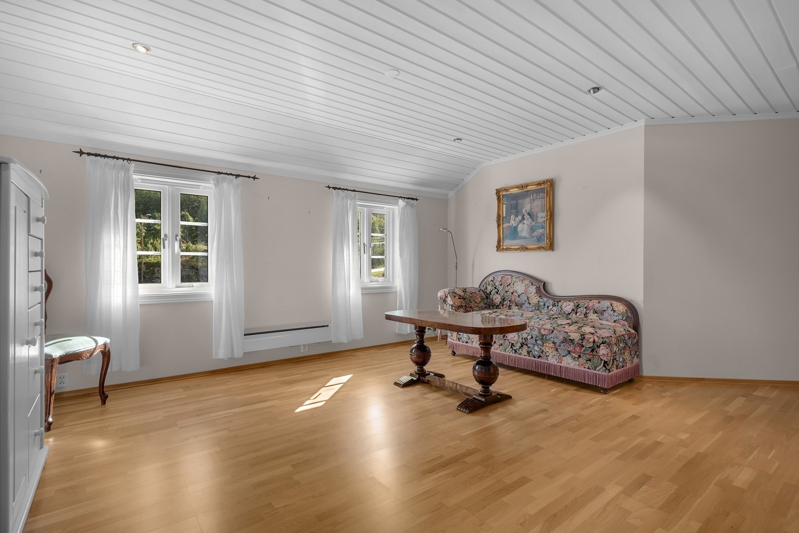 Loftstue i andre etasje byr på mange muligheter. Galleribilde