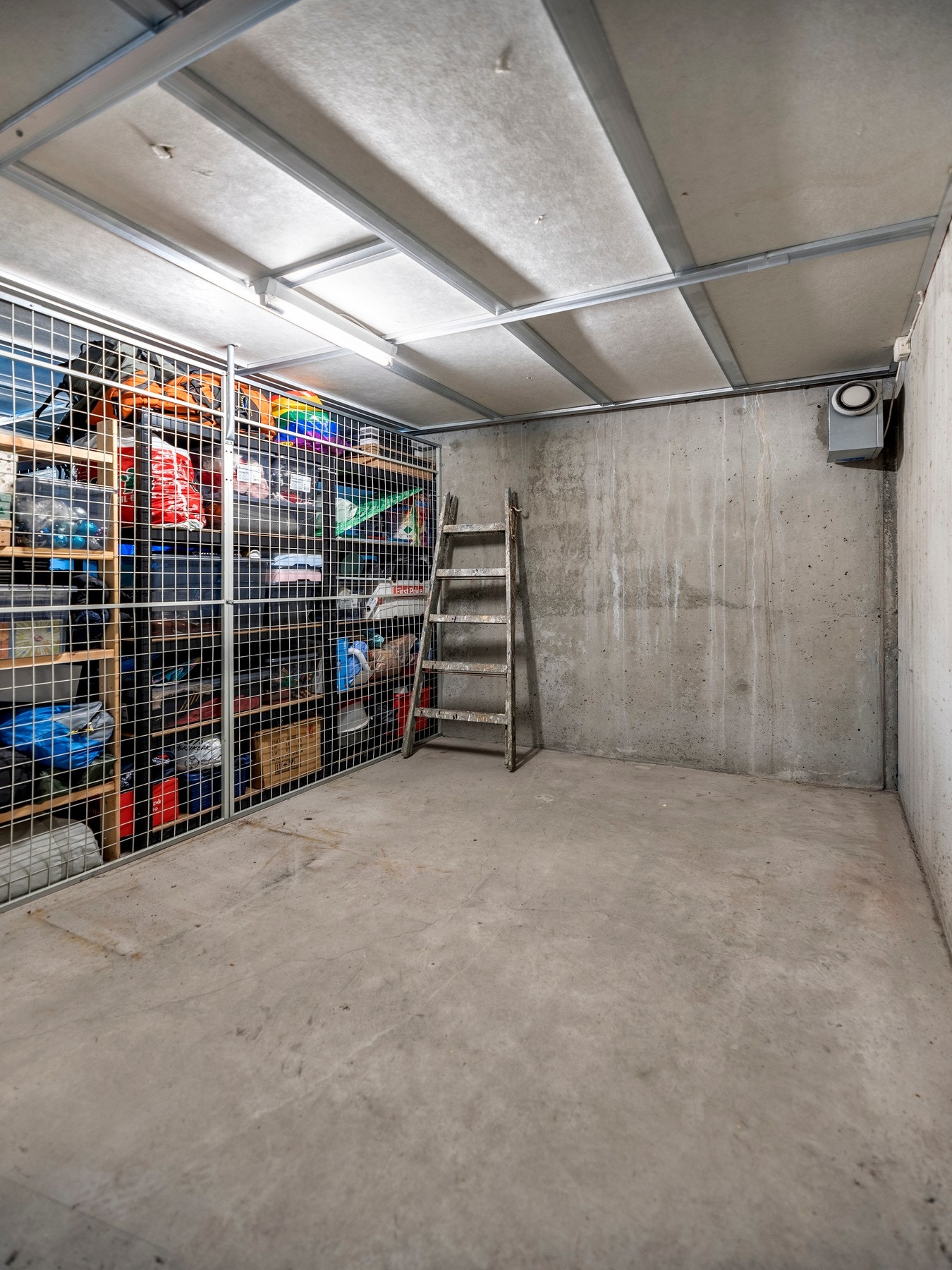 Det er ekstra lagringsplass i disponibel bod i kjeller på ca. 5 kvm. Galleribilde