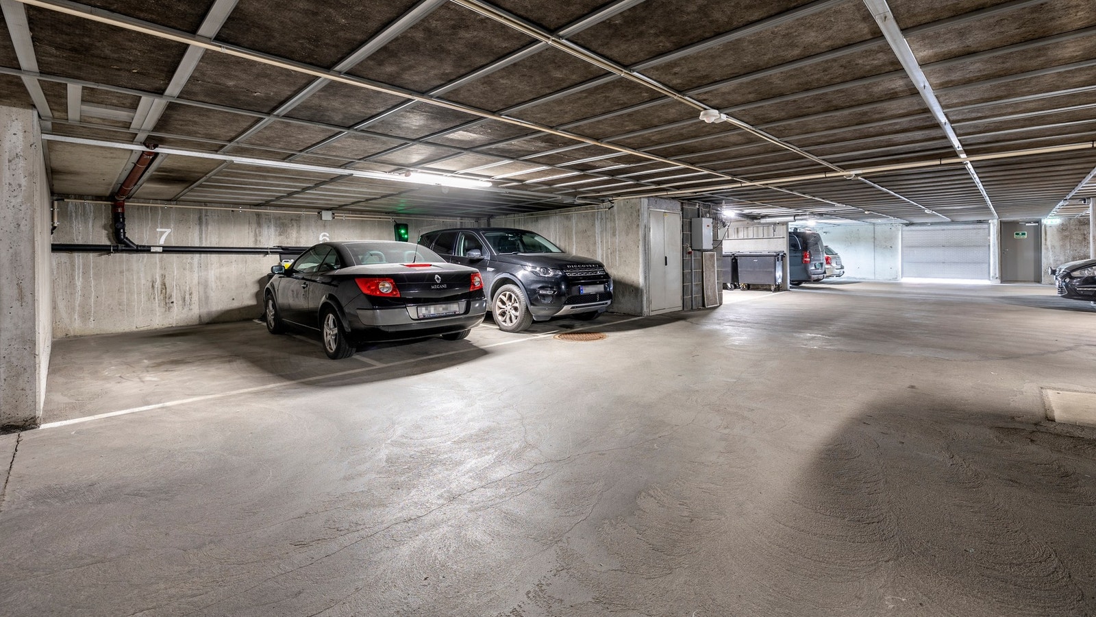 Det medfølger en parkeringsplass i felles garasjekjeller. Galleribilde