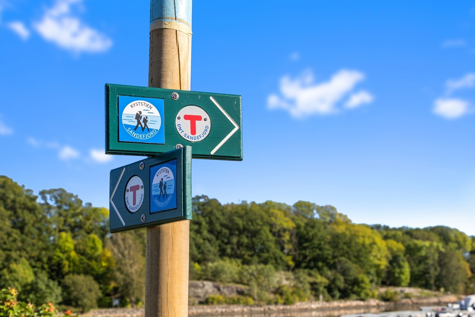 Kyststien byr på nydelige turmuligheter langs vannet, og i tillegg finnes skogsområder og badeplasser som inviterer til friluftsliv året rundt. Galleribilde