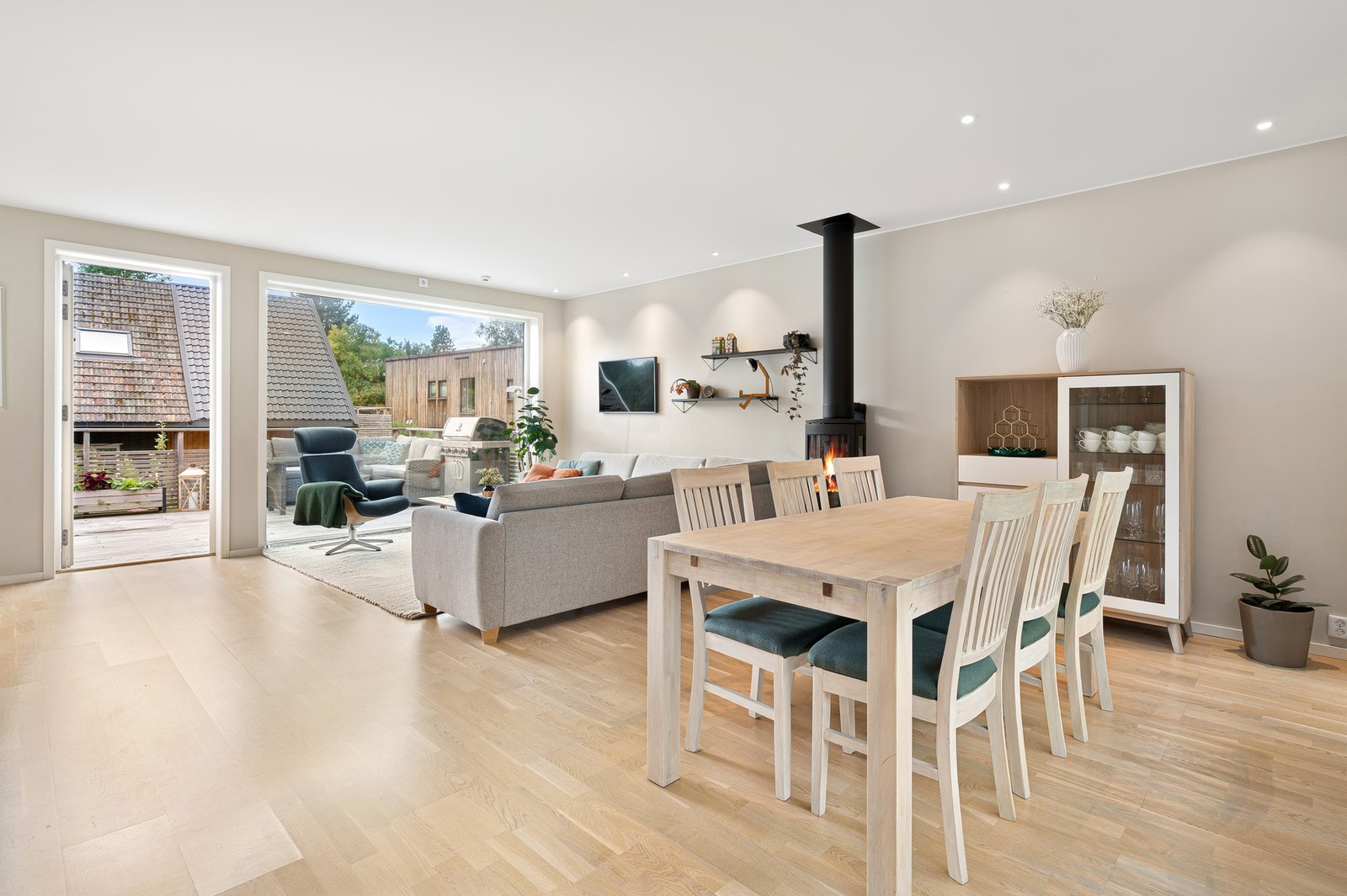 Delikat stue med gode møbleringsmuligheter. Galleribilde