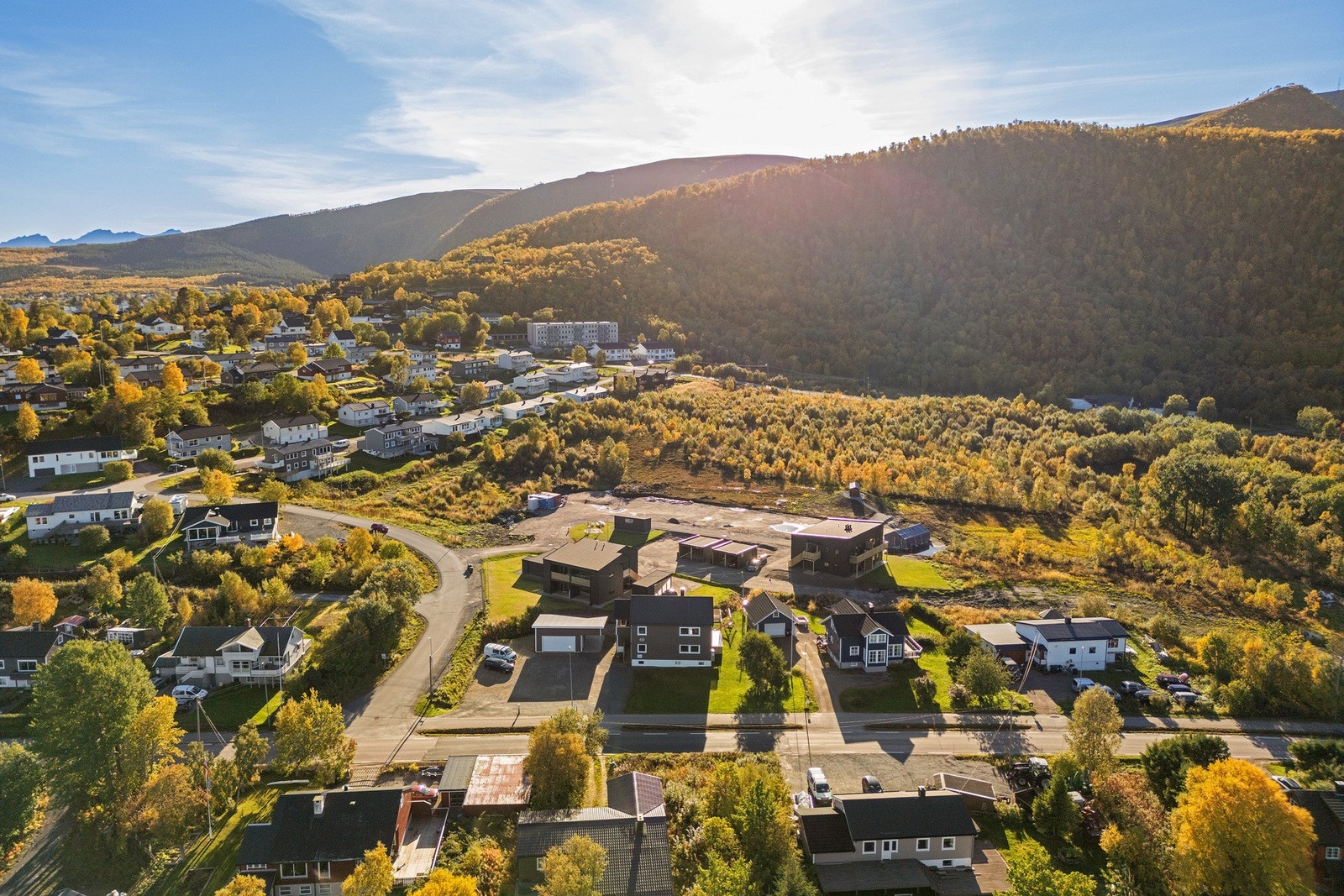 Området har gode sol- og utsiktsforhold.
Det er populære turløyper i nærheten. Galleribilde