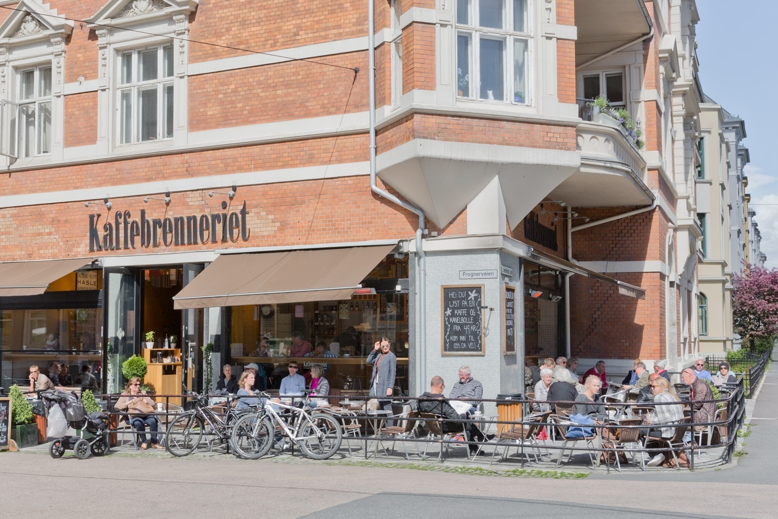 Det finnes flere gode kafeer og bakerier i umiddelbar nærhet. Galleribilde