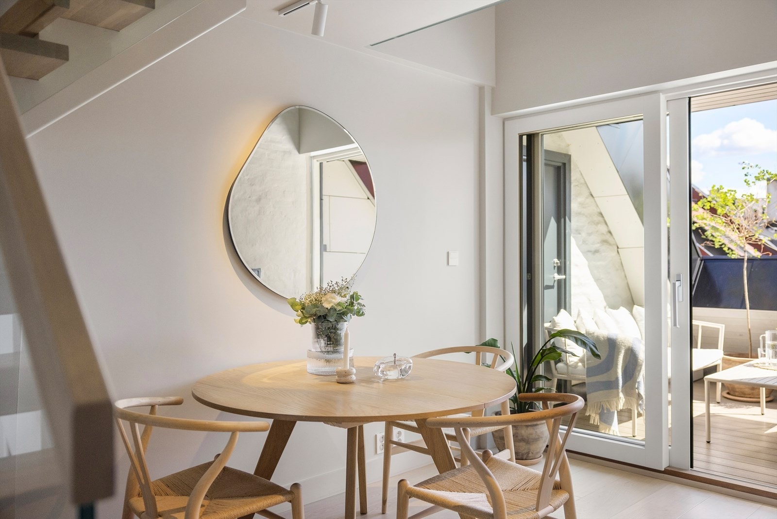 Naturlig og vakkert lysinnslipp i leiligheten. Galleribilde