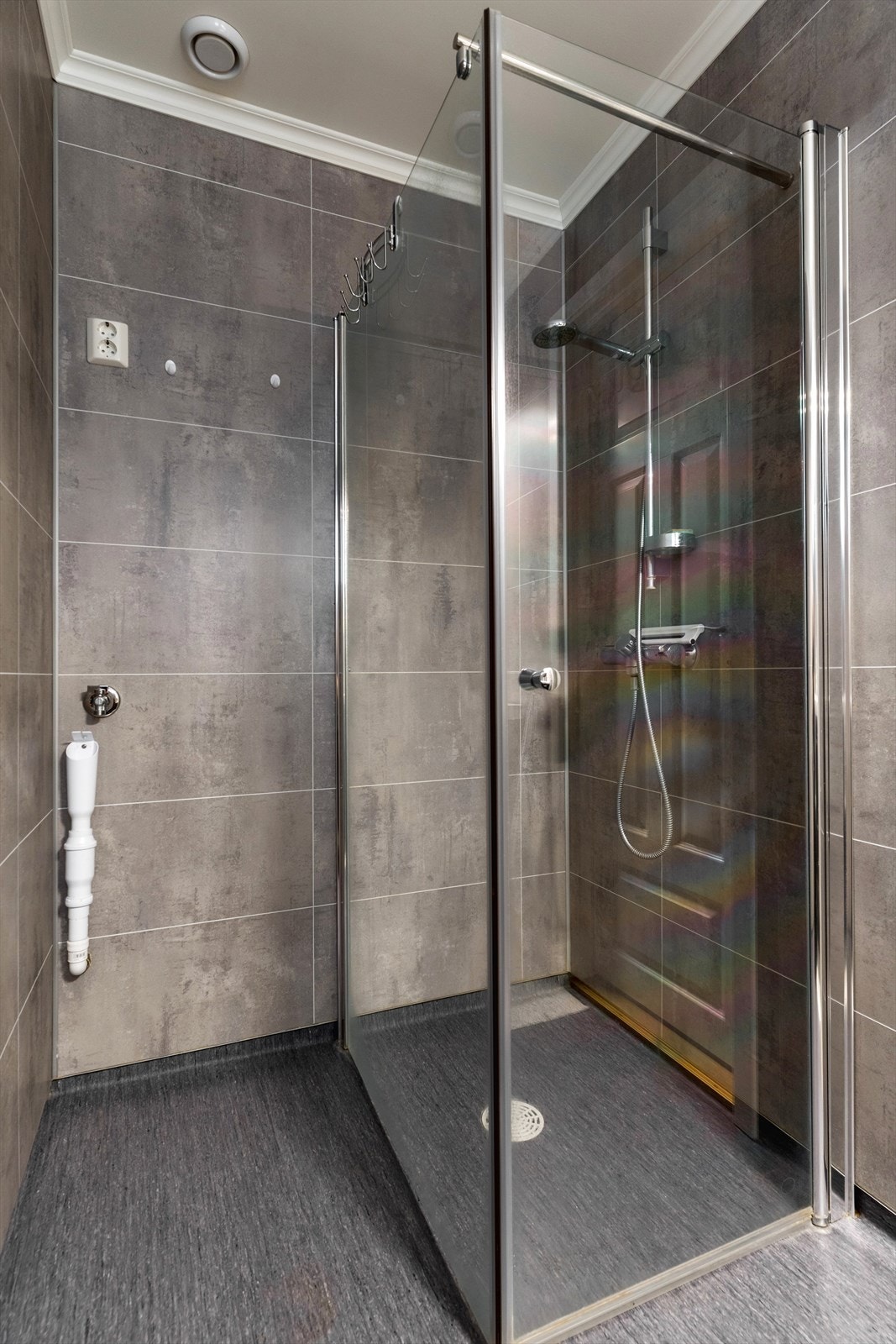 Badet har opplegg for vaskemaskin. Galleribilde