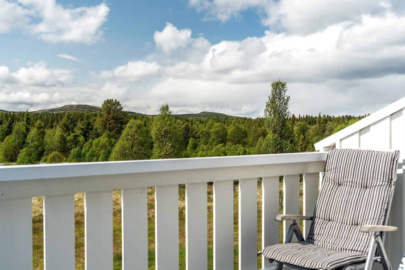 Utsikt mot Storefjelltoppen og Bualie. Galleribilde