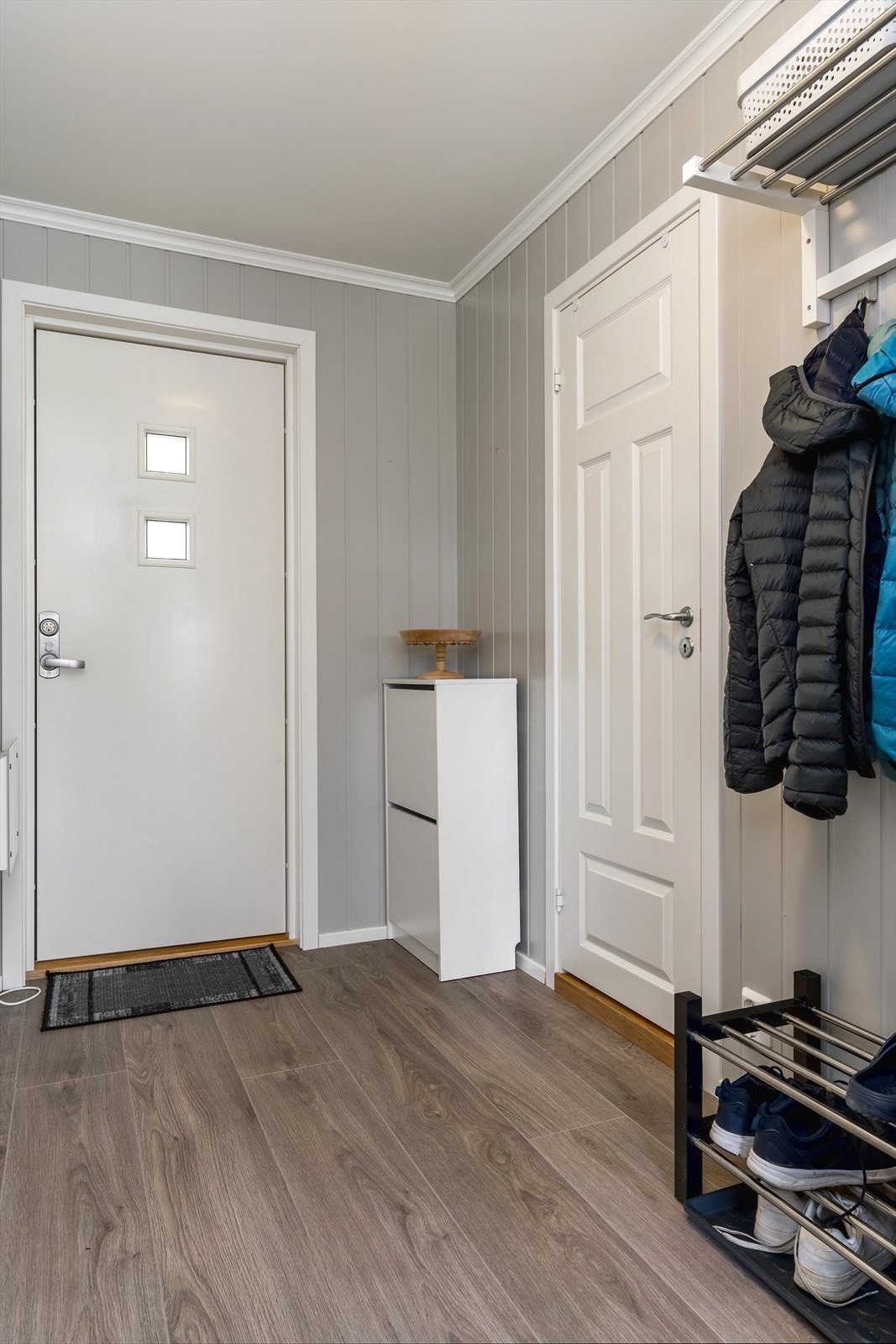 Velkommen inn! Leiligheten ble pusset opp i 2019/20 med blant annet nytt kjøkken, bad og elektrisk anlegg. Galleribilde