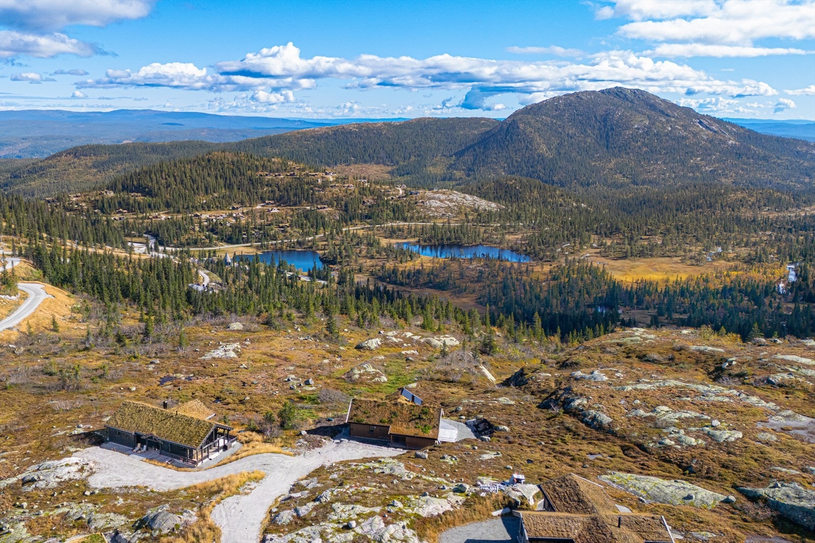 Området foran hytta er en del av friområdet på Høgevarde Galleribilde