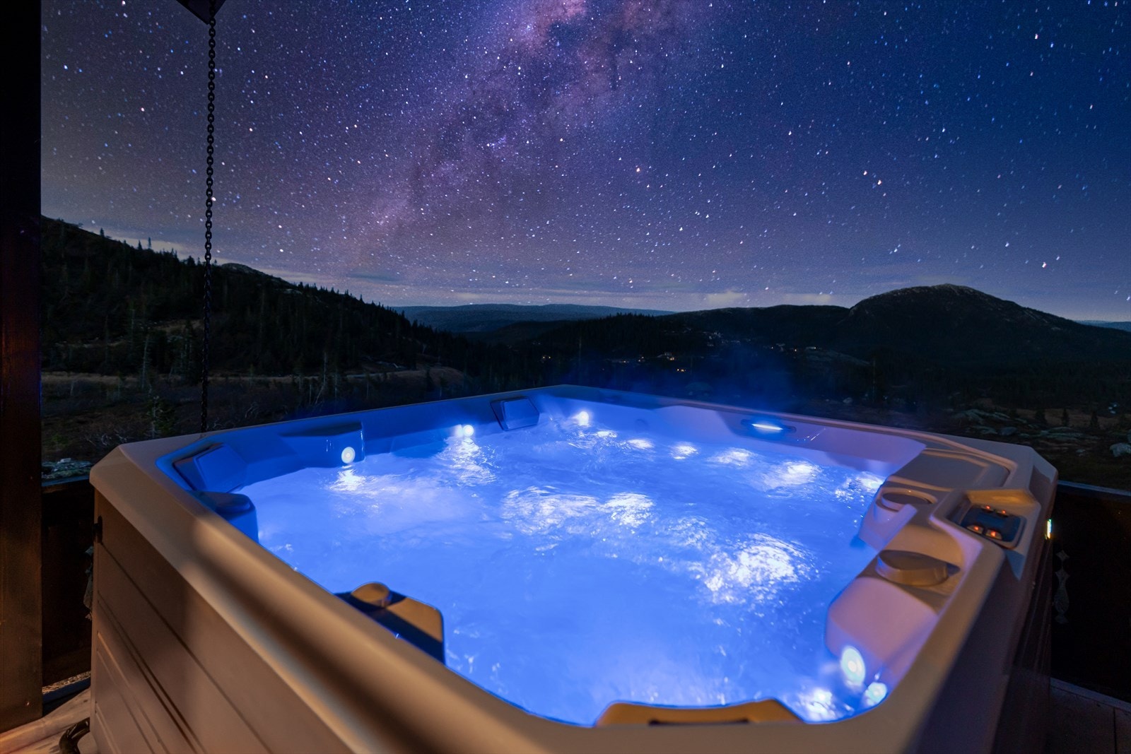 Jacuzzi på terrassen gir hverdagsluksus Galleribilde