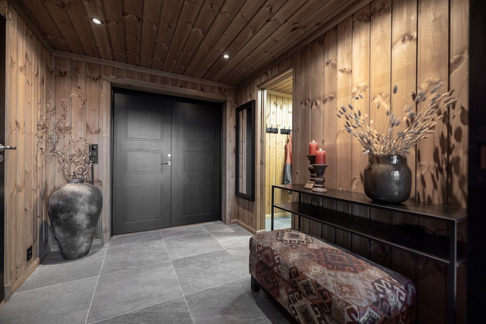 Entrén har gulvvarme og downlights Galleribilde