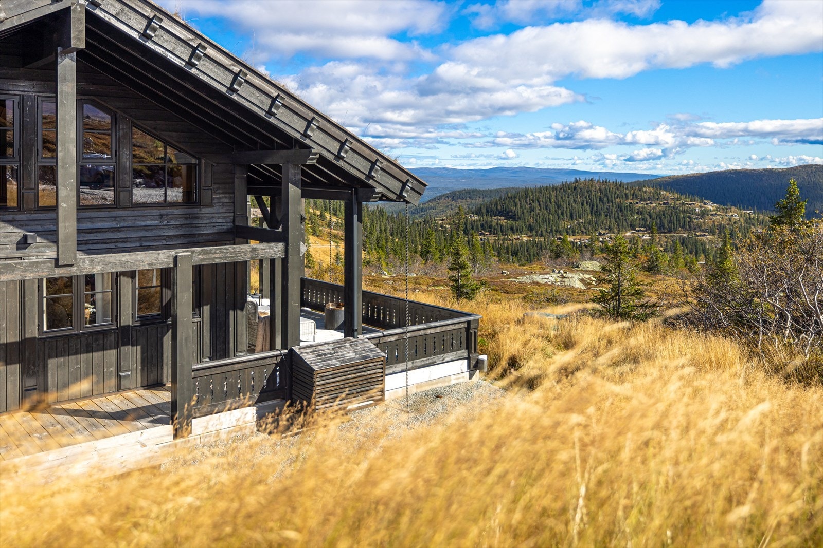 Hytta ligger usjenert til Galleribilde