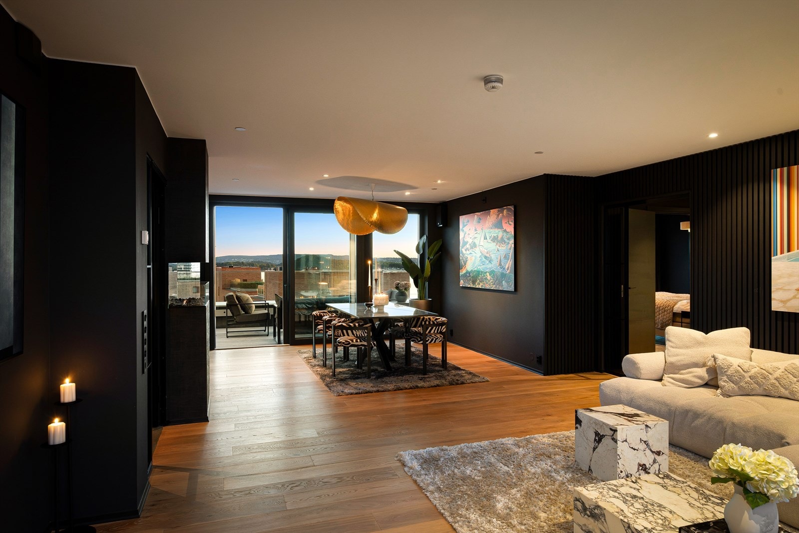 Leiligheten har vannbåren gulvvarme som gir jevn og behagelig oppvarming. Galleribilde