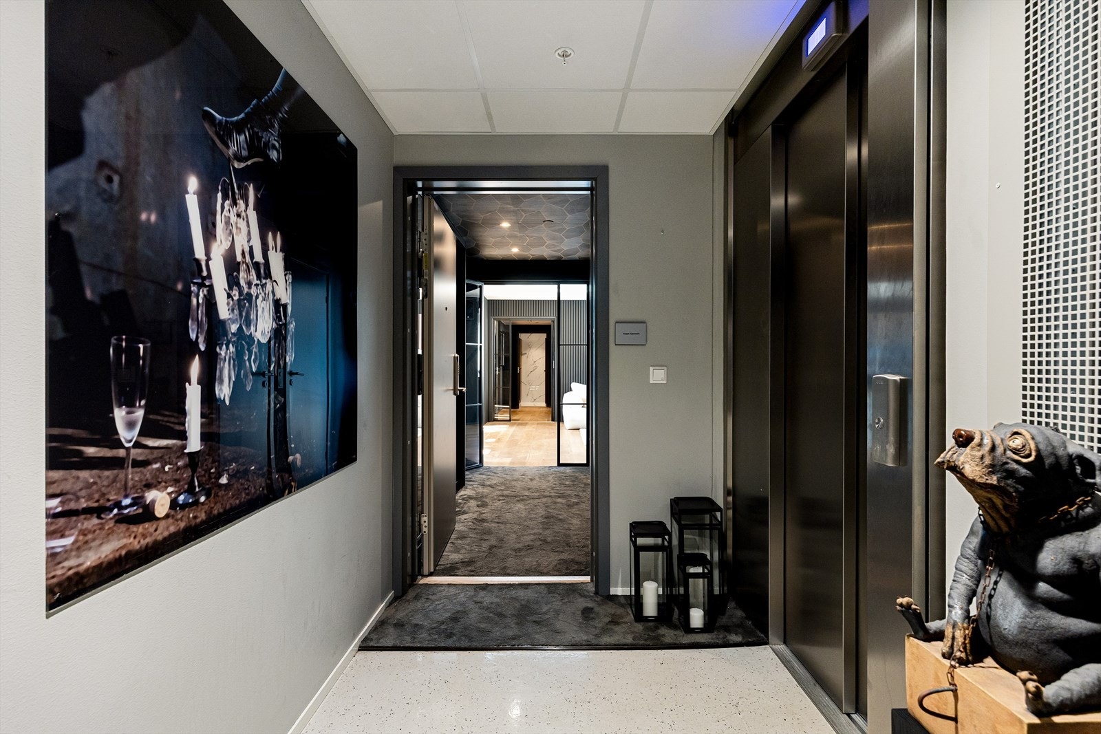 Det er heisadkomst til leilighetsplan. Galleribilde