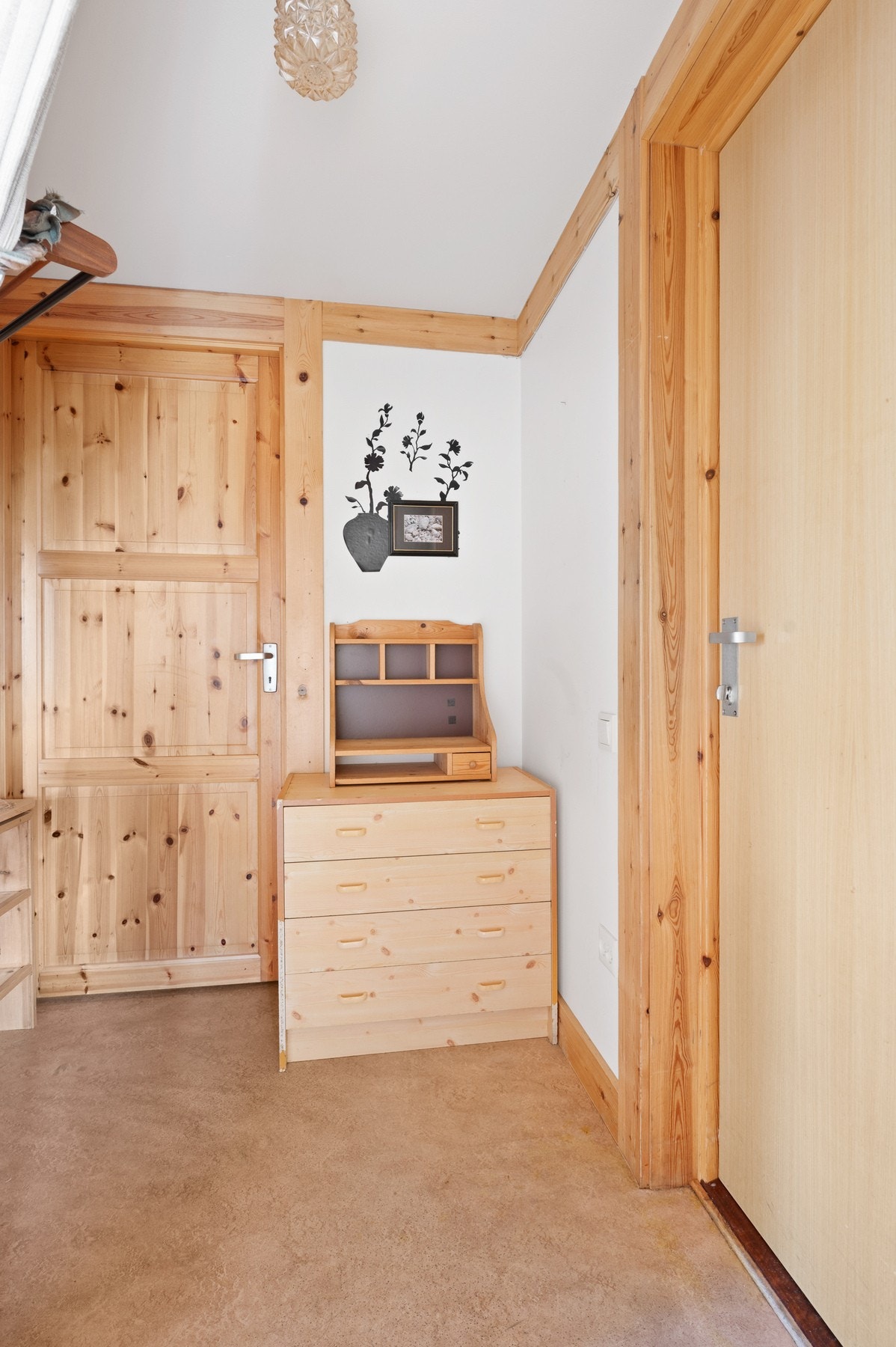 Entré med adkomst til praktisk innvendig bod. Galleribilde