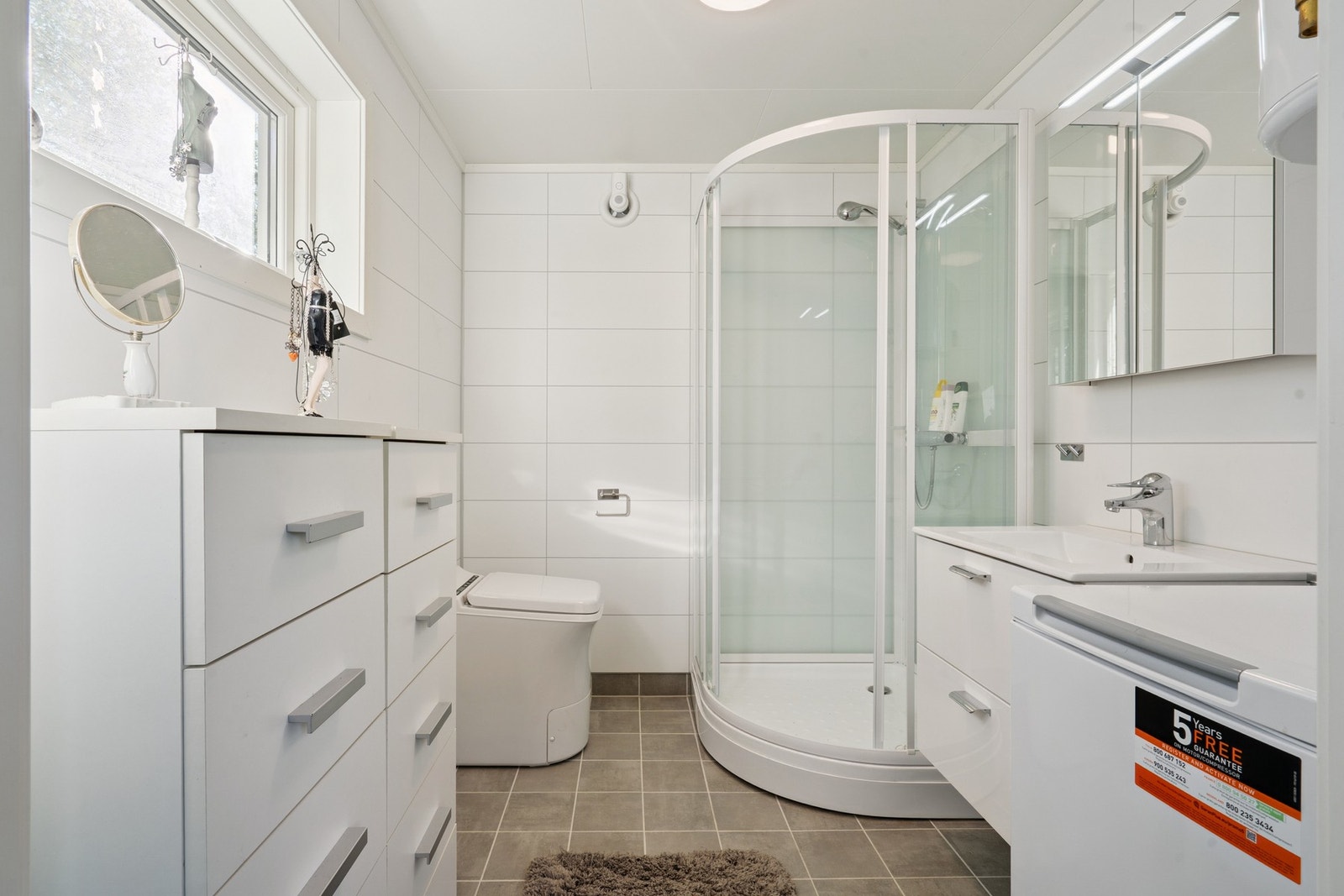 Romslig og tidløst bad oppgradert i 2020. Galleribilde