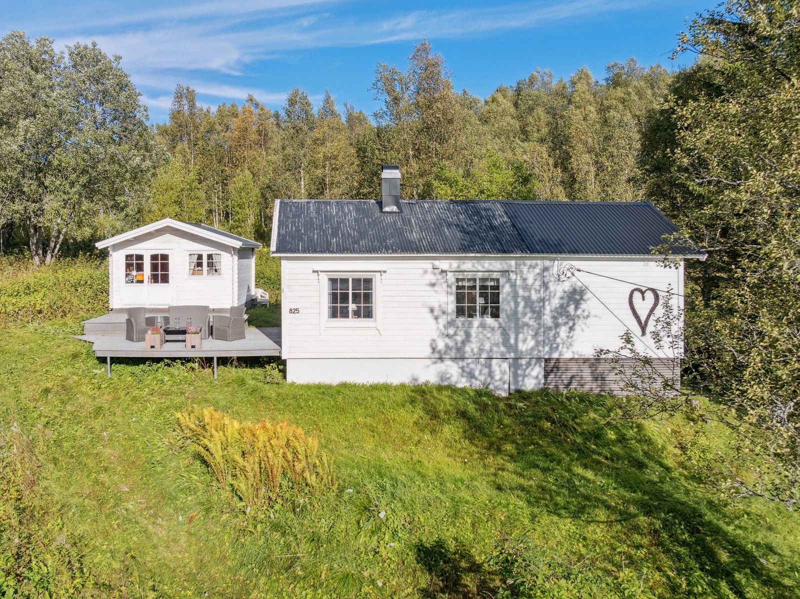 Tilbaketrukket og flott beliggenhet. Galleribilde