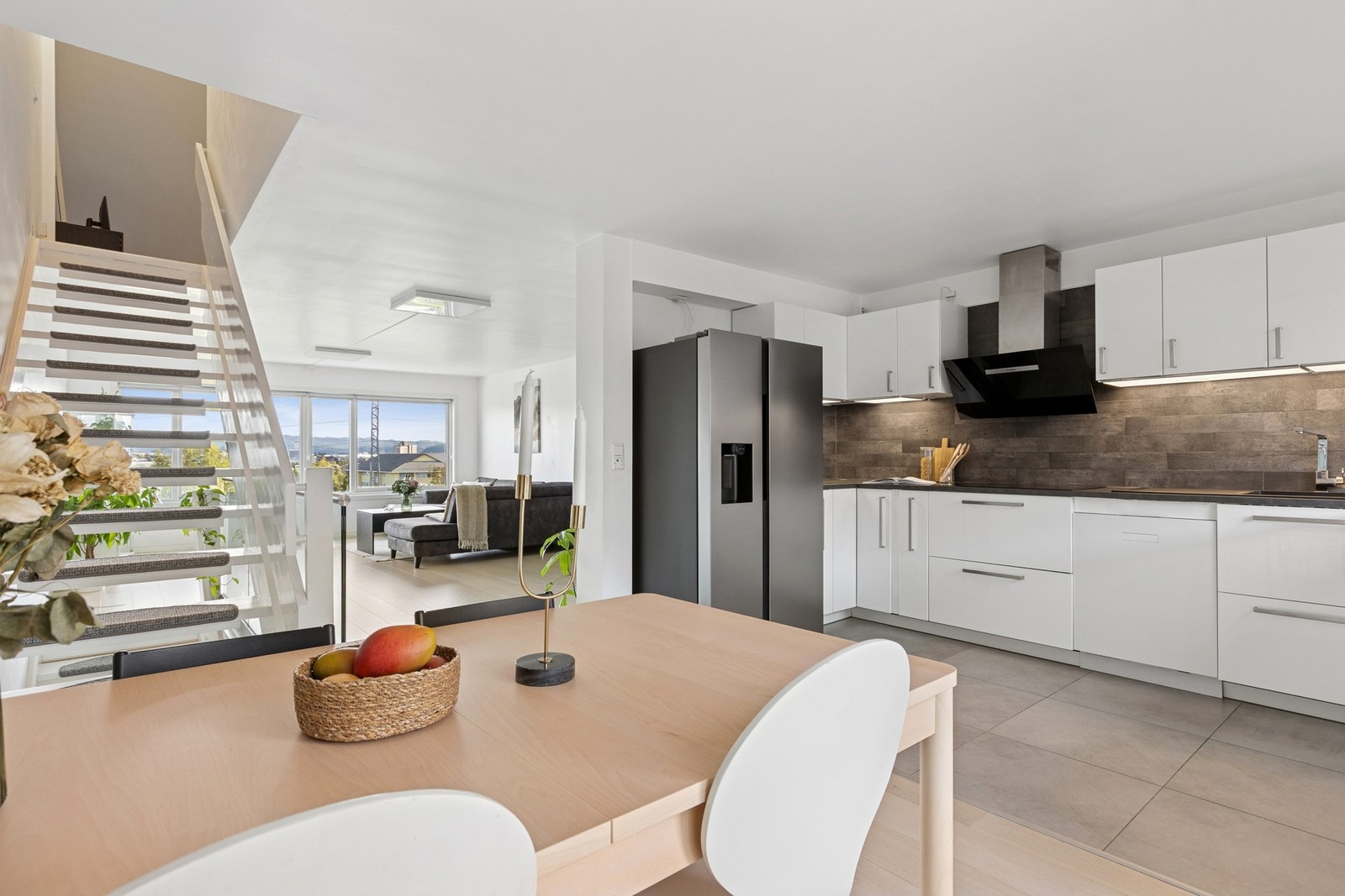 Det passer utmerket å innrede med spisegruppe ved kjøkkenet. Galleribilde