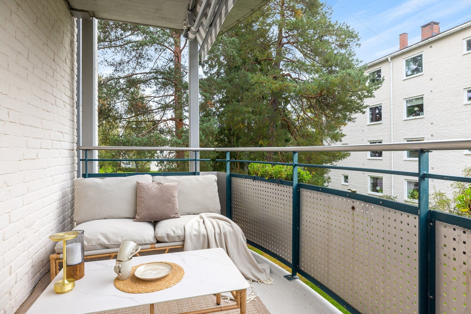 Trivelig balkong på ca. 7 kvm med god plass til sittegruppe. Galleribilde