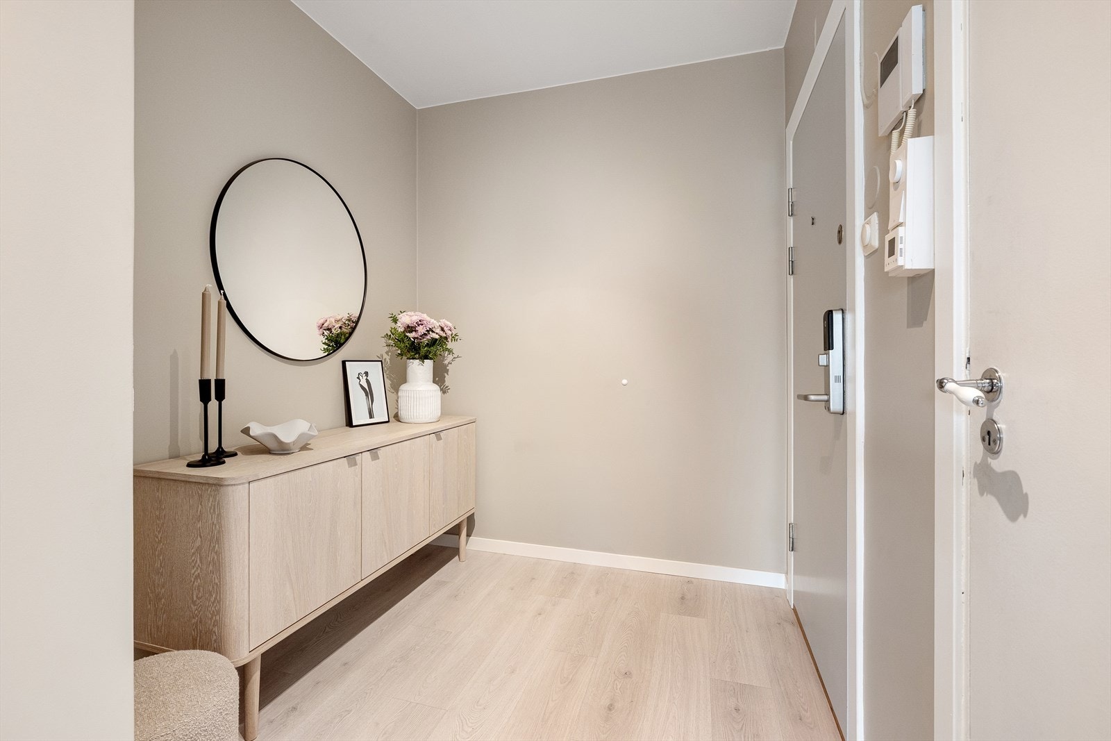 Fra gangen er det adkomst til boligens øvrige rom. Galleribilde