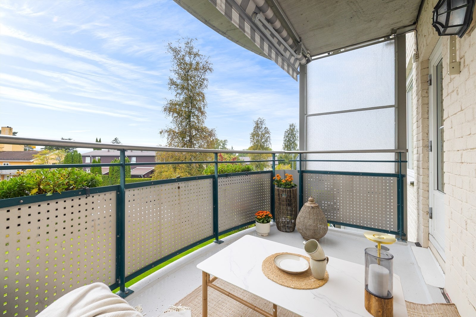 Her kan man nyte rolige stunder med utsyn til grønne omgivelser. Galleribilde