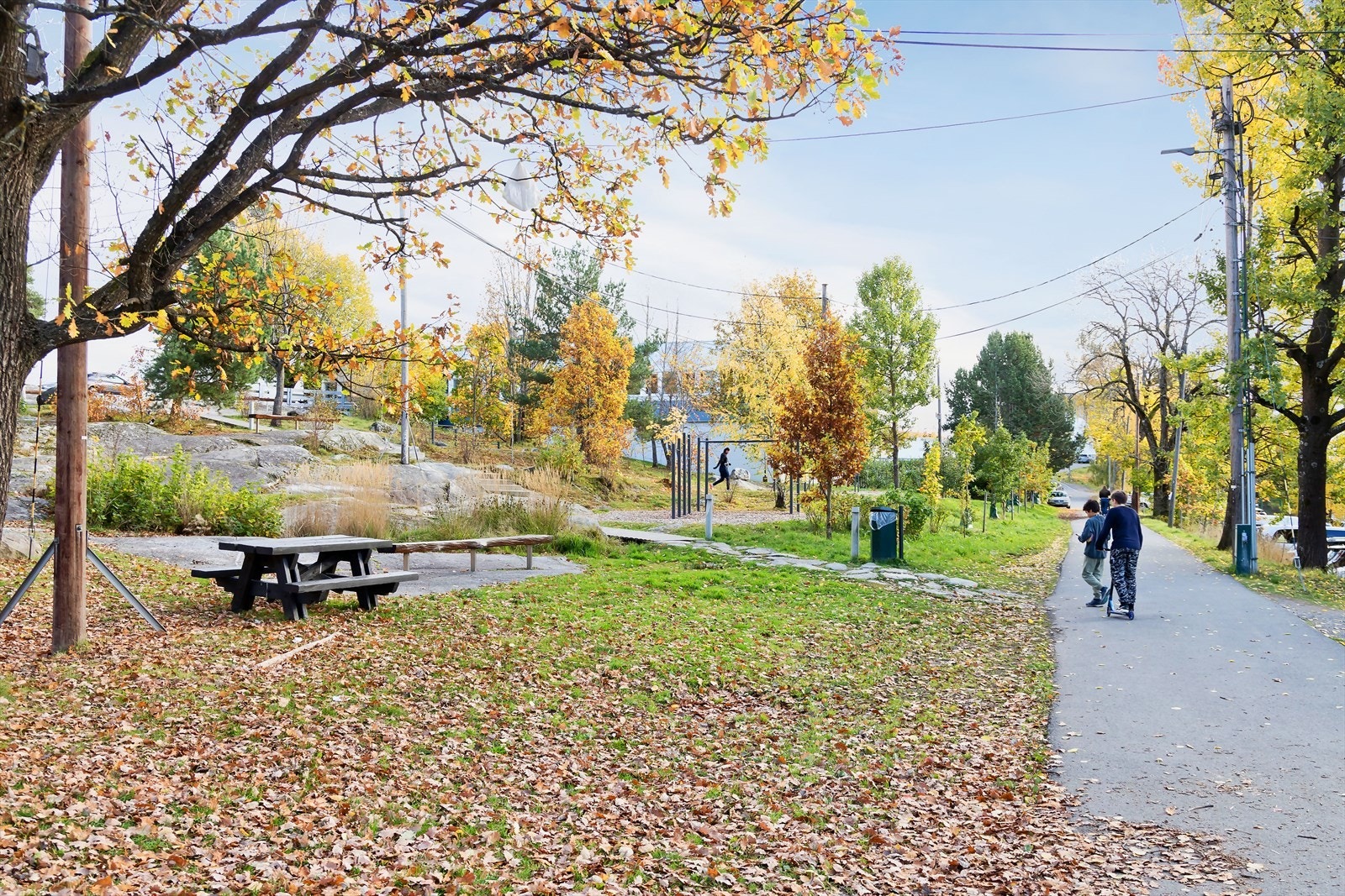 Området byr på et rikt fritidstilbud med kort vei til marka, Østensjøvannet og flere rekreasjonsområder. Galleribilde