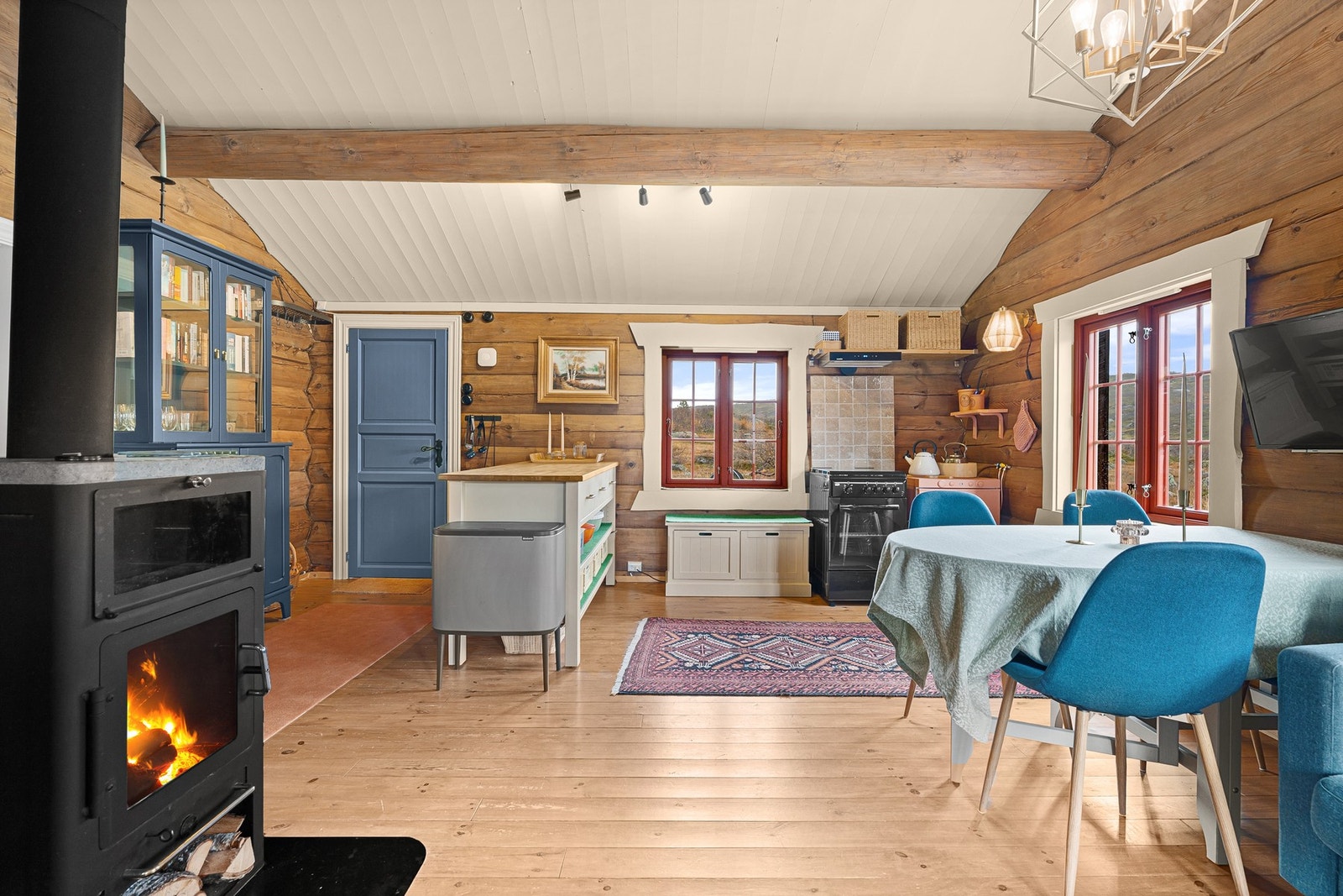 Hytta selges møblert og klargjort for bruk for nye eiere. Galleribilde