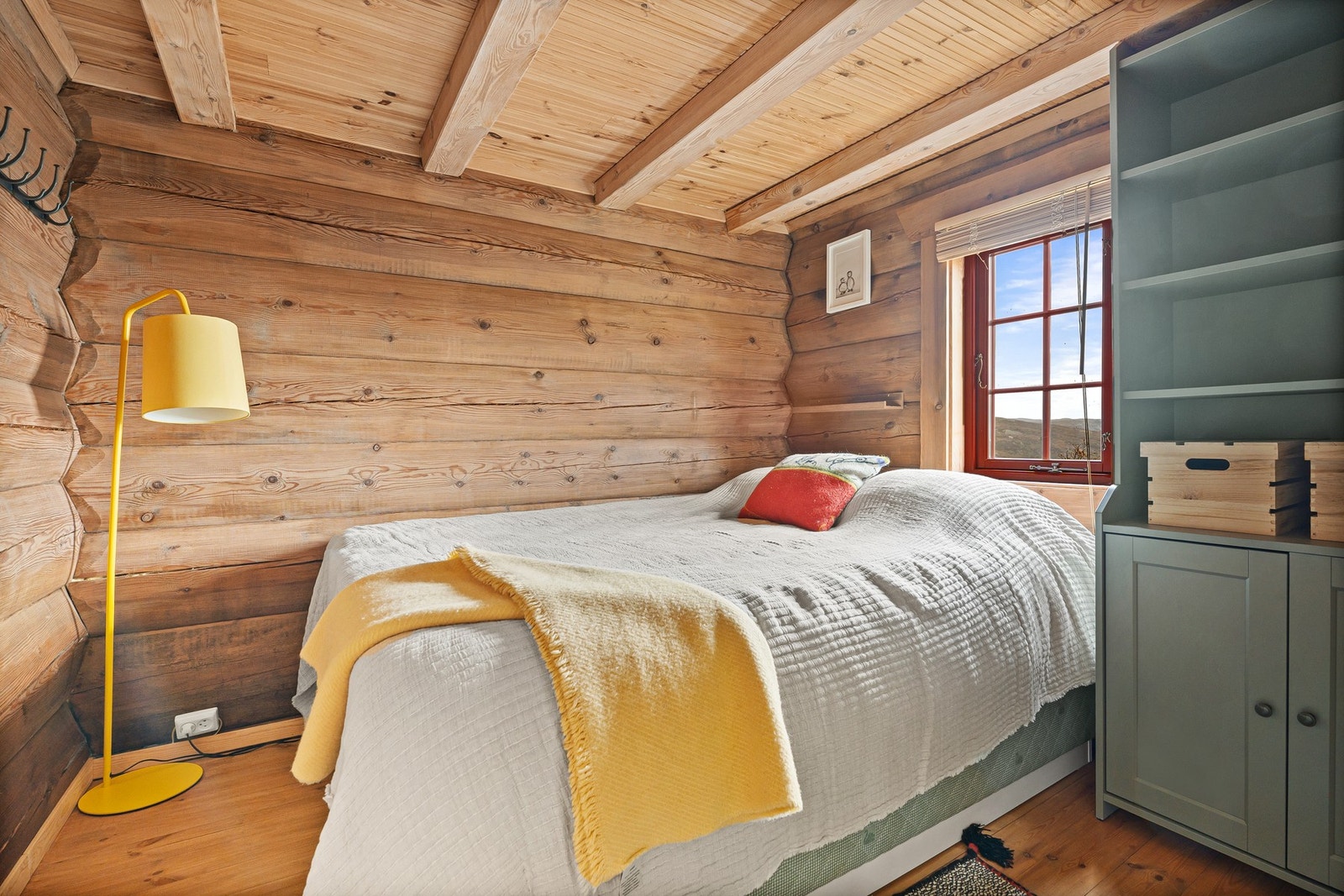 Det er 2 soverom i hytta i tillegg til hemsen og annekset. Galleribilde