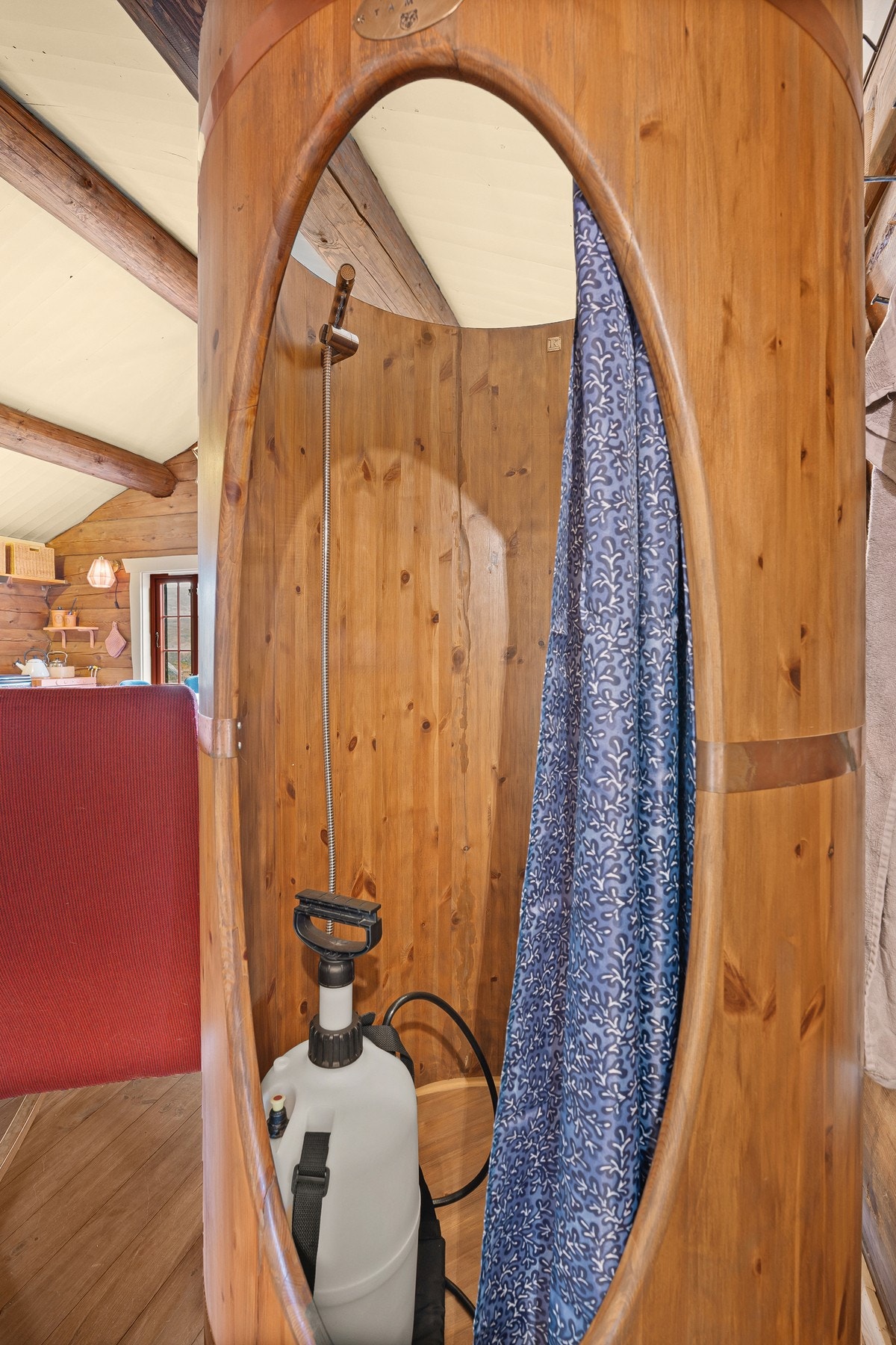 Bjønnstampen med pumpedusjløsning. Galleribilde