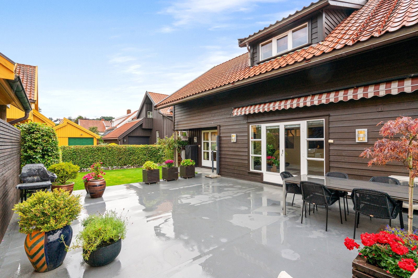 Størrelsen på uteområdet gjør det enkelt å møblere i ulike soner. Galleribilde