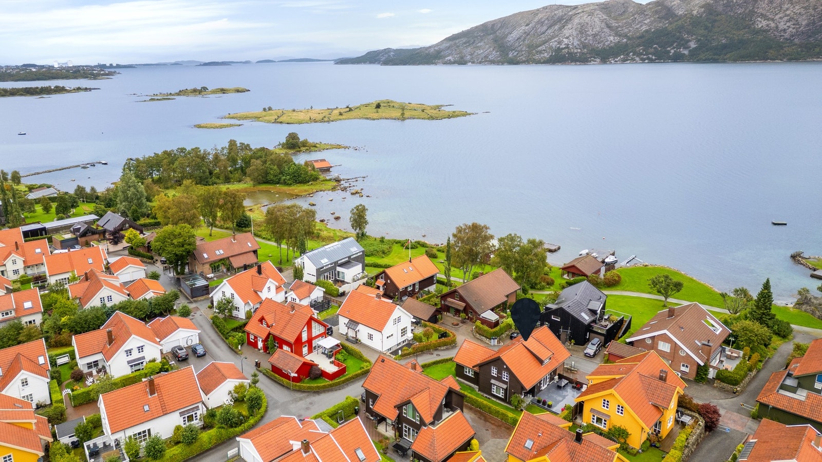 Kun få minutters gange unna finner man skole, barnehage og gode kollektivforbindelser. Galleribilde