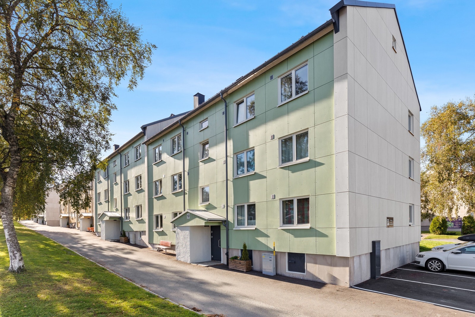 Leiligheten disponerer to boder i kjeller og én på loft, og har i tillegg tilgang på felles sykkelbod. Galleribilde